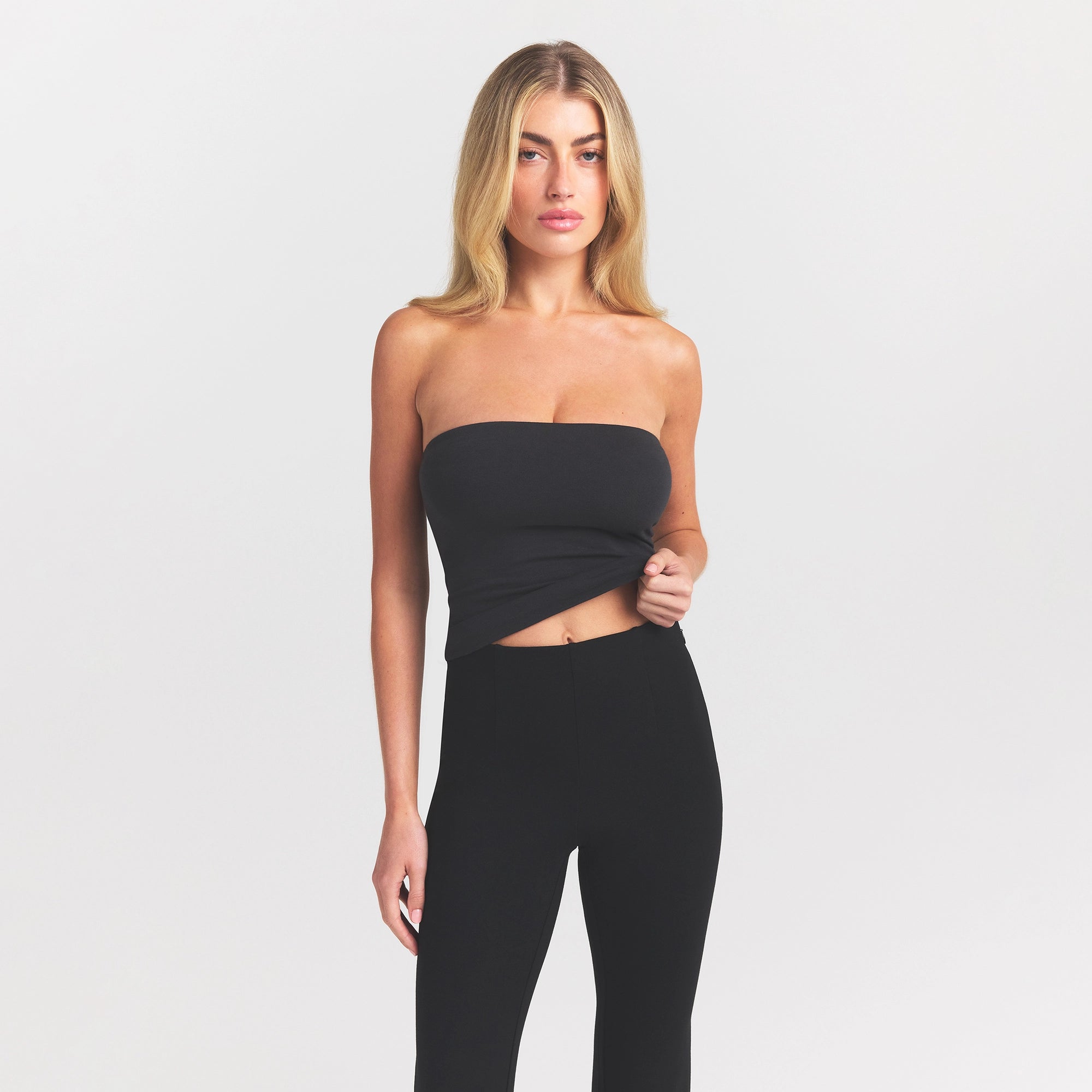 THE ESSENTIAL COLLECTION HIGH-WAISTED CROPPED KICK FLARE PANT | OBSIDIAN - Image 3