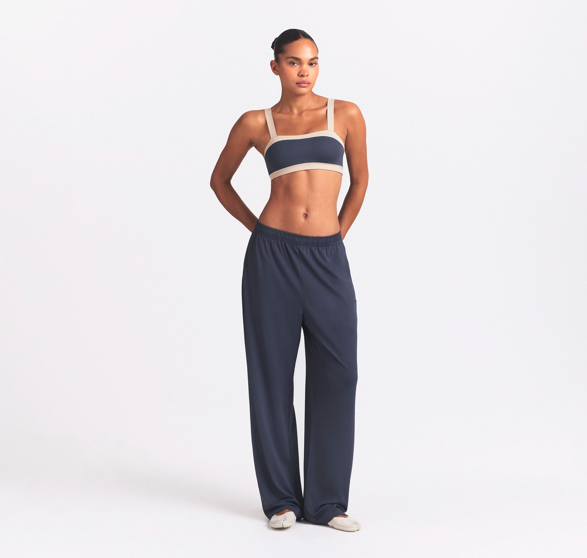 NikeSKIMS AIRY WIDE LEG PANT | DEEP ROYAL - Image 2