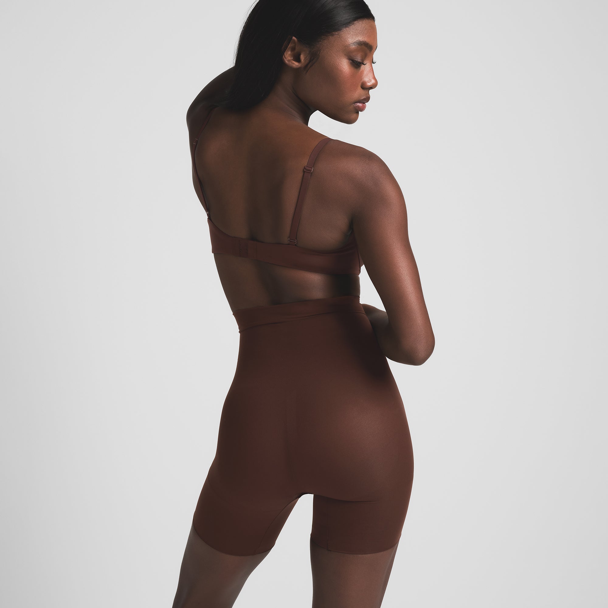 SHEER SEAMLESS HIGH-WAISTED MID THIGH SHORT | COCOA - Image 4