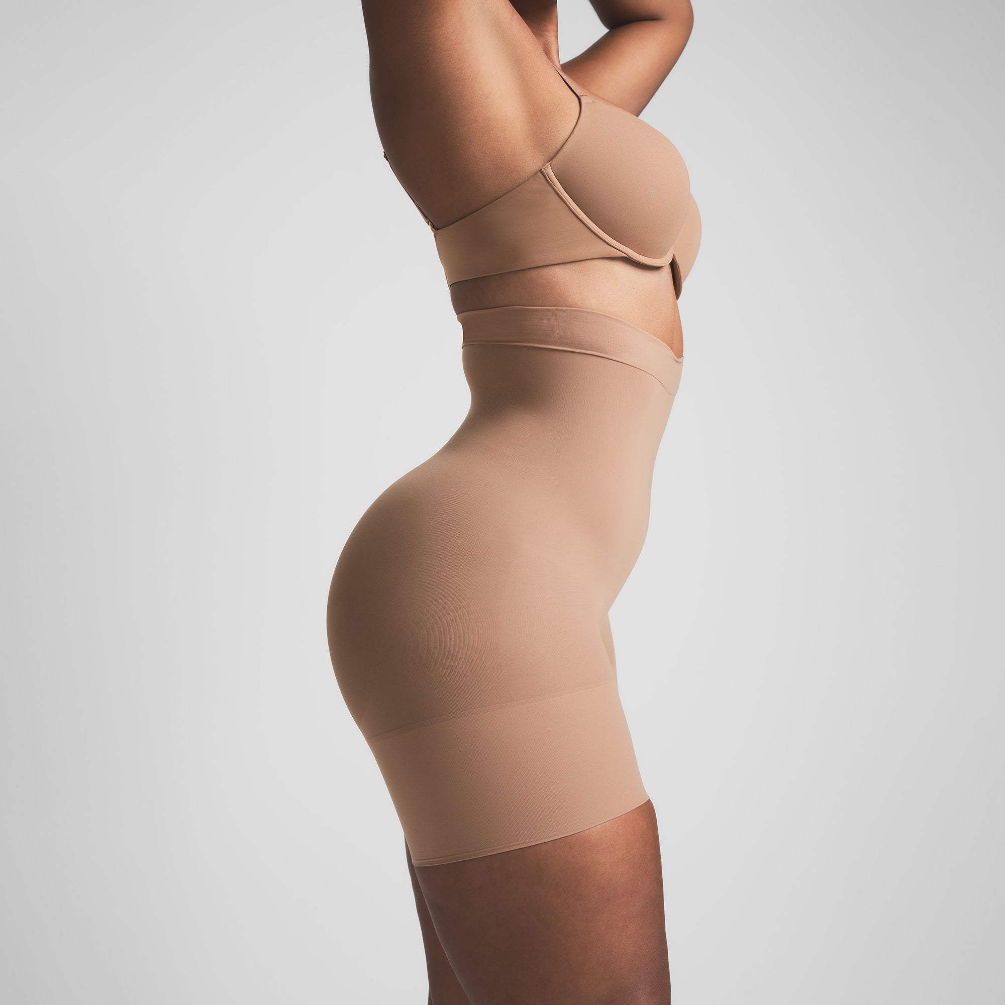 SHEER SEAMLESS HIGH-WAISTED MID THIGH SHORT | SIENNA - Image 3
