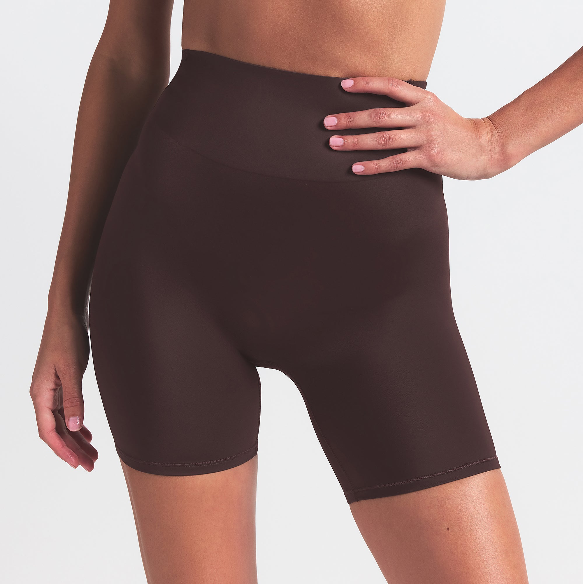 NikeSKIMS SHINE BONDED WAIST 5 BIKER SHORT | PHOENIX - Image 3