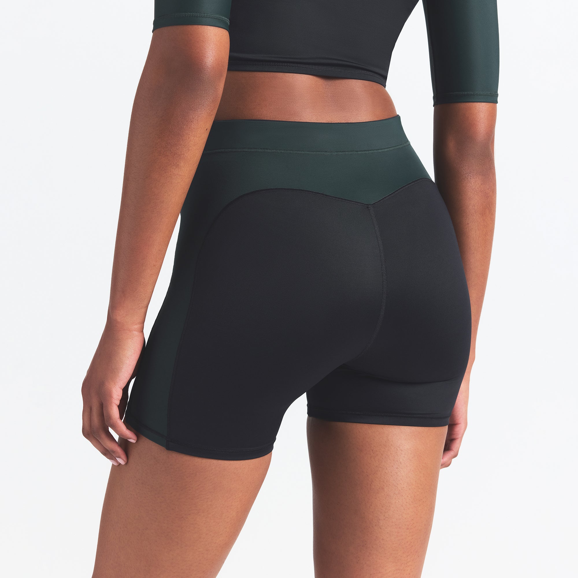 NikeSKIMS SHINE 5 BIKER SHORT | OBSIDIAN AND DARK TEAL - Image 4