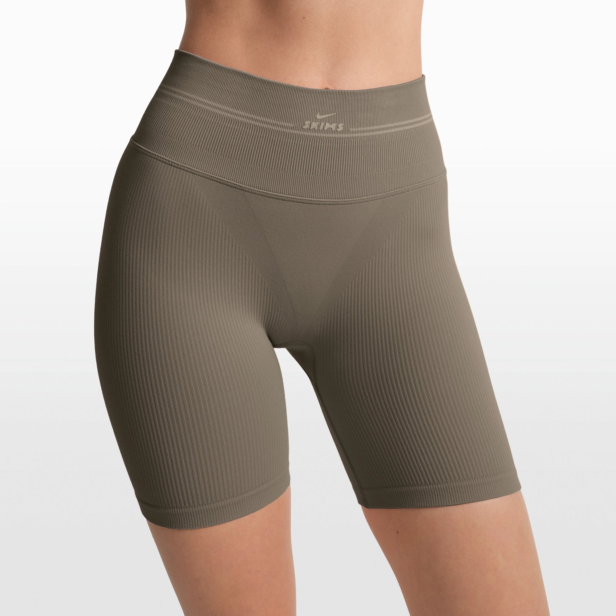 NikeSKIMS RIBBED SEAMLESS 5 BIKER SHORT | DUSTY OAKMOSS - Image 5