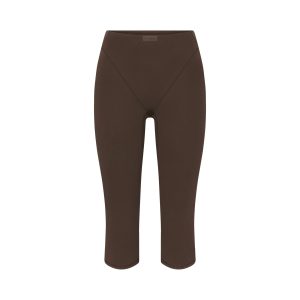 NikeSKIMS MATTE 17 V-LINE CAPRI LEGGING | DARK SEPIA