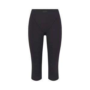 NikeSKIMS MATTE 17 V-LINE CAPRI LEGGING | OBSIDIAN