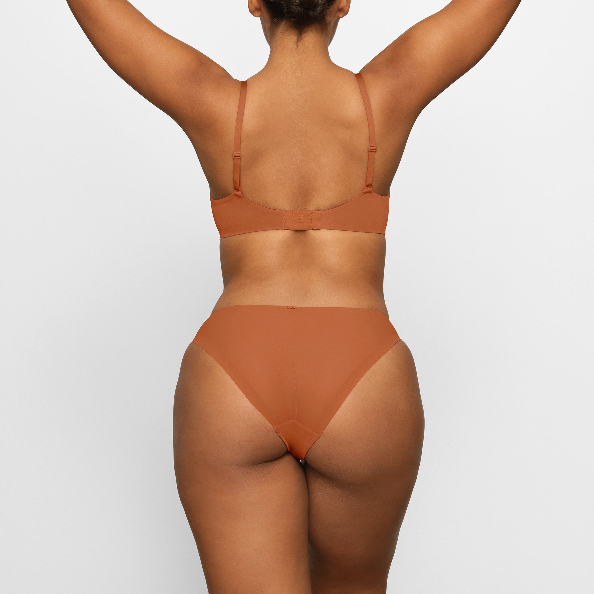 WEIGHTLESS SCOOP BRA | BRONZE - Image 4