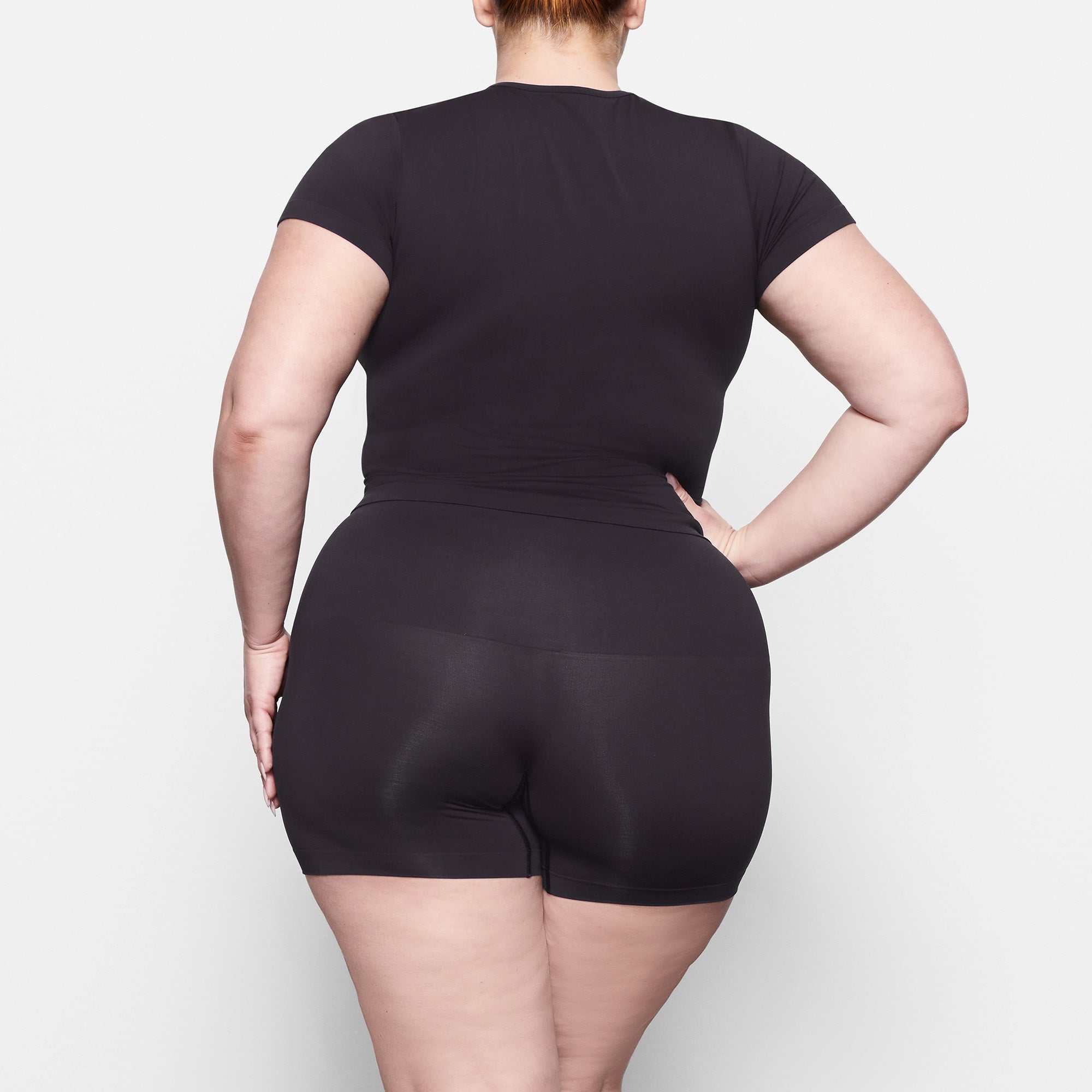SOFT SMOOTHING SEAMLESS T-SHIRT | ONYX - Image 4