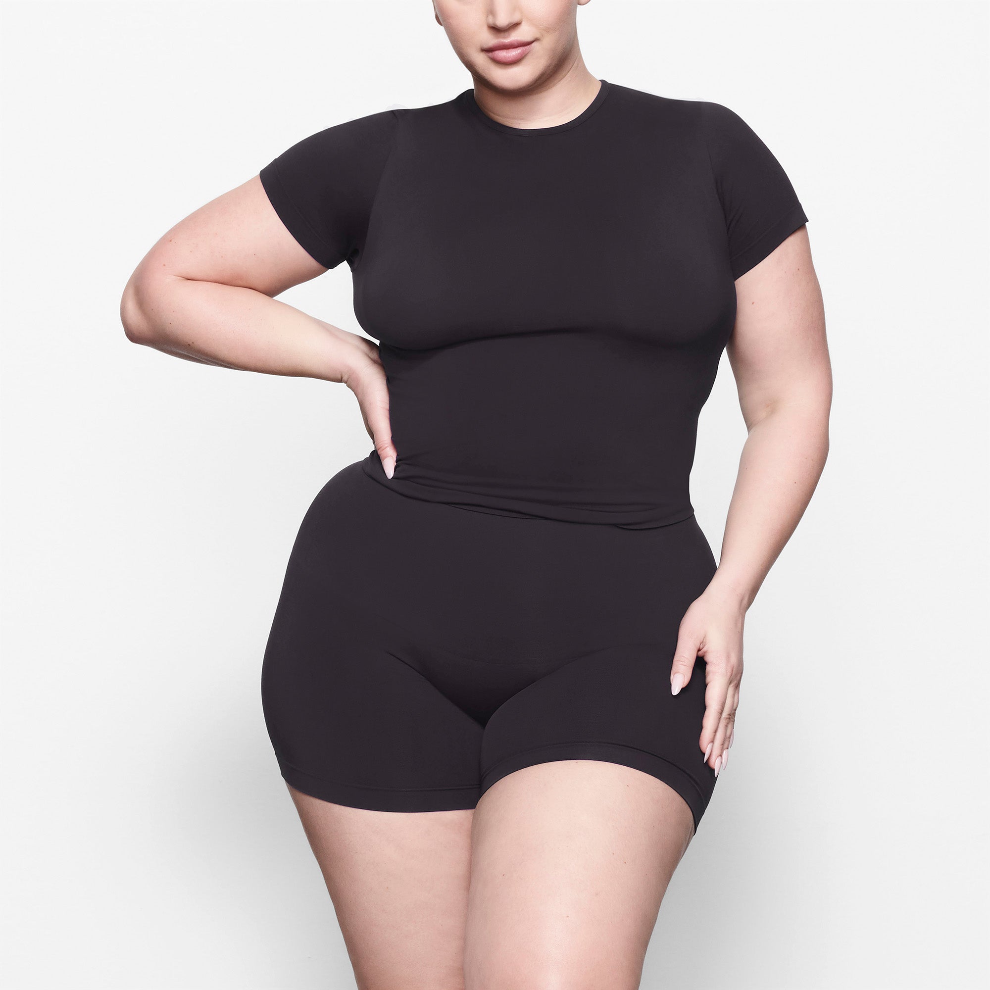 SOFT SMOOTHING SEAMLESS T-SHIRT | ONYX - Image 2