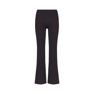 NikeSKIMS MATTE SLIM FLARE LEGGING | OBSIDIAN