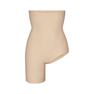 SKIMS BODY LEFT LEG SOLUTION SHORT | SAND