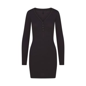 WOOL RIB HENLEY DRESS | OBSIDIAN