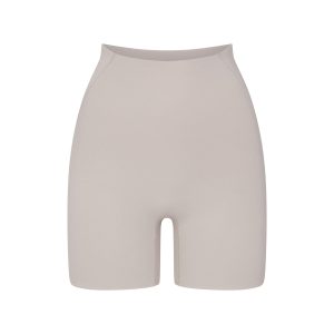 NikeSKIMS STUDIO STRETCH 5 BIKER SHORT | LINEN