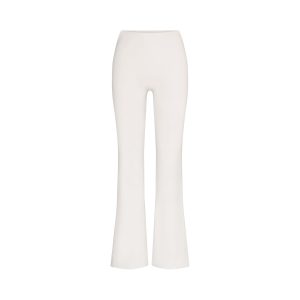 NikeSKIMS MATTE SLIM FLARE LEGGING | IVORY