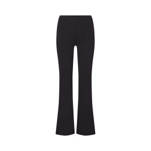 NikeSKIMS AIRY DRI-FITâ„¢ LOW RISE MINI FLARE PANT | OBSIDIAN