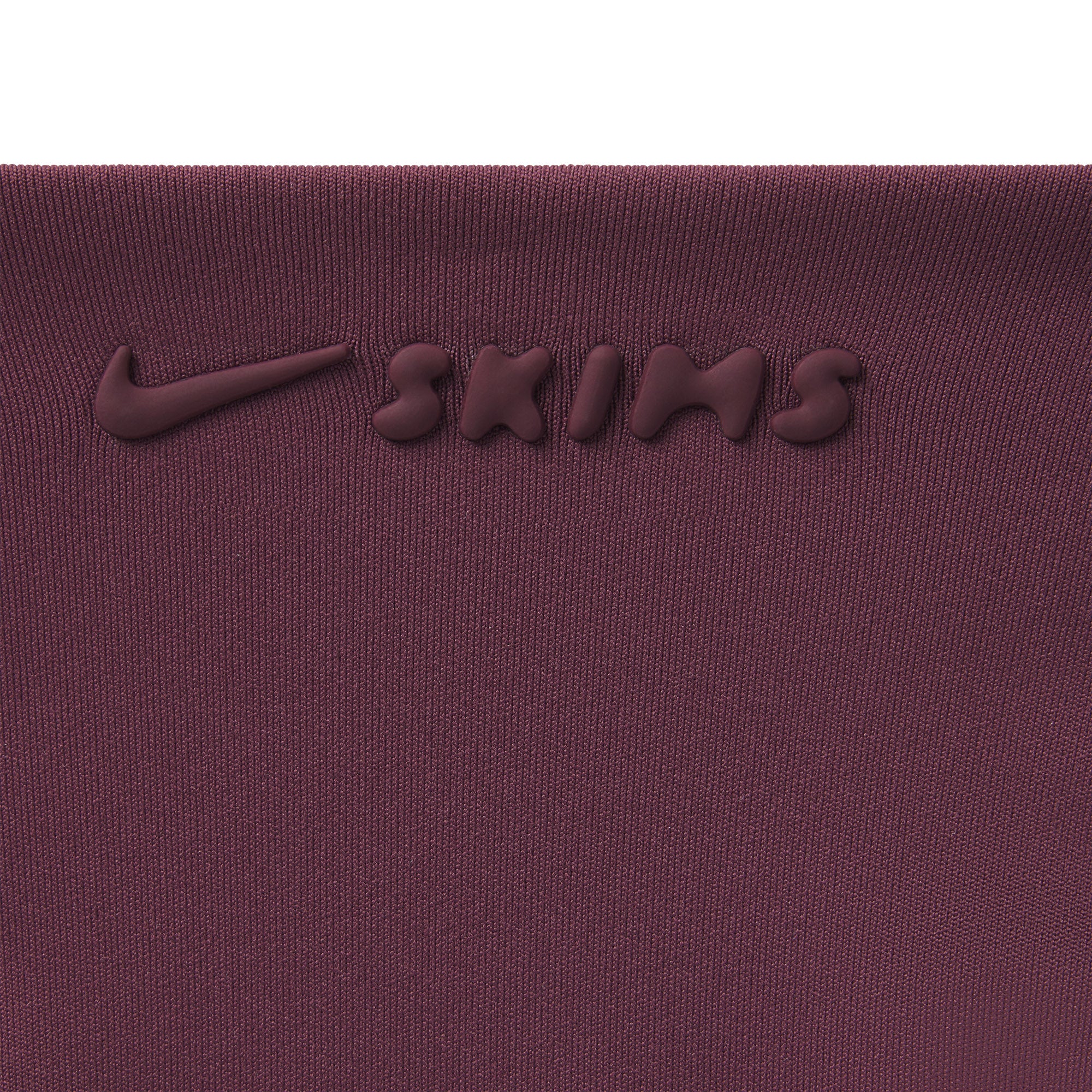 NikeSKIMS MATTE 17 CAPRI LEGGING | CURRANT - Image 6