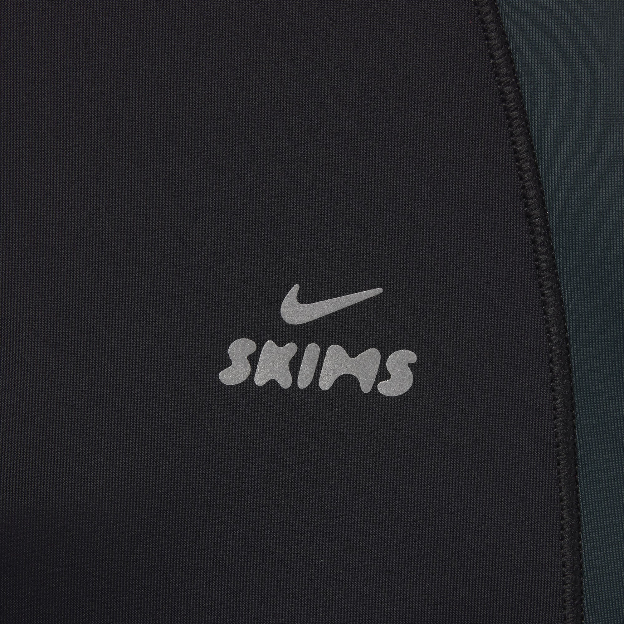 NikeSKIMS SHINE MICRO SCOOP BRA | OBSIDIAN AND DARK TEAL - Image 7