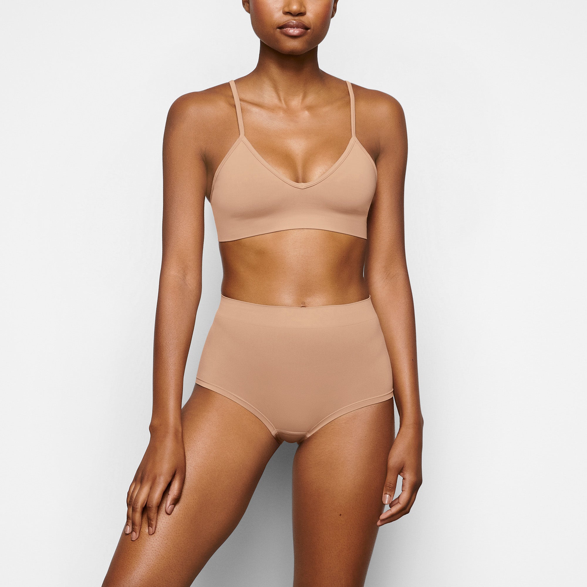SOFT SMOOTHING SEAMLESS BOY SHORT | OCHRE - Image 2