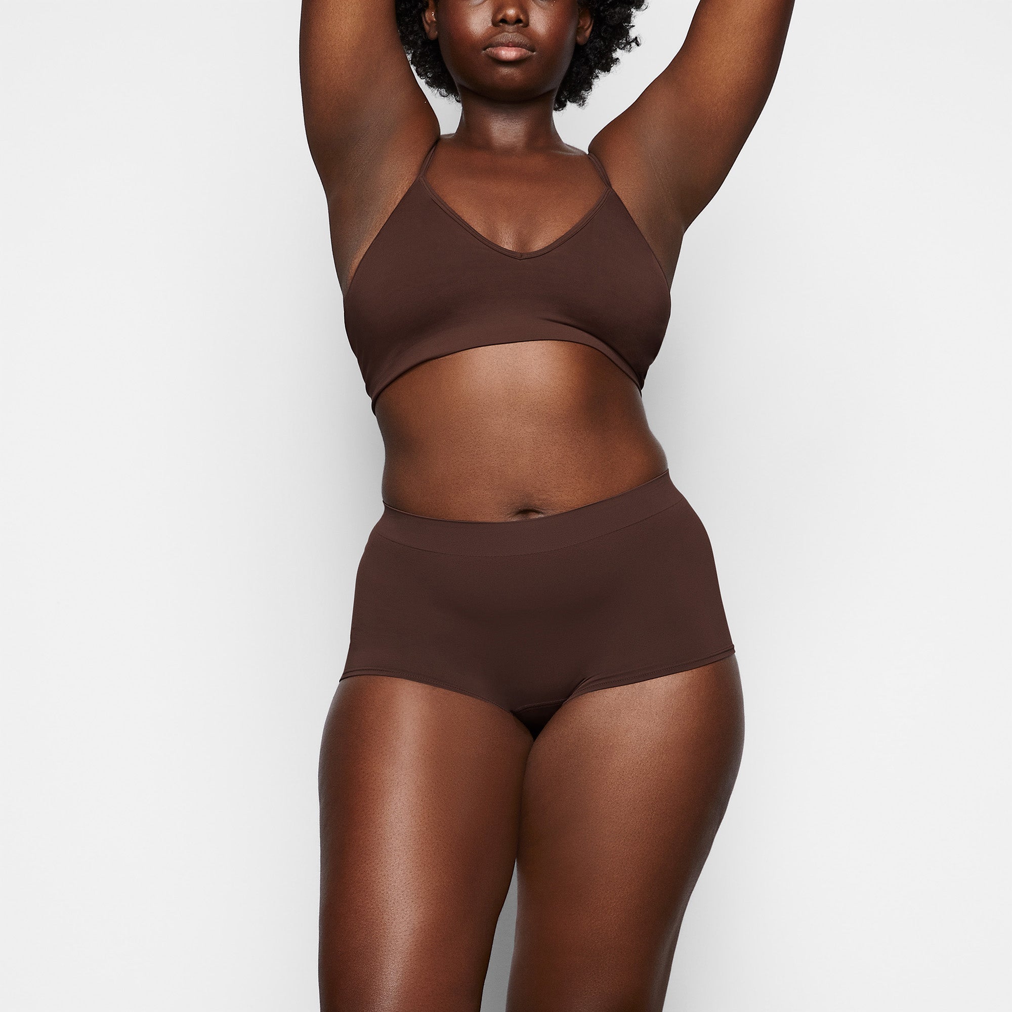 SOFT SMOOTHING SEAMLESS BOY SHORT | COCOA - Image 2