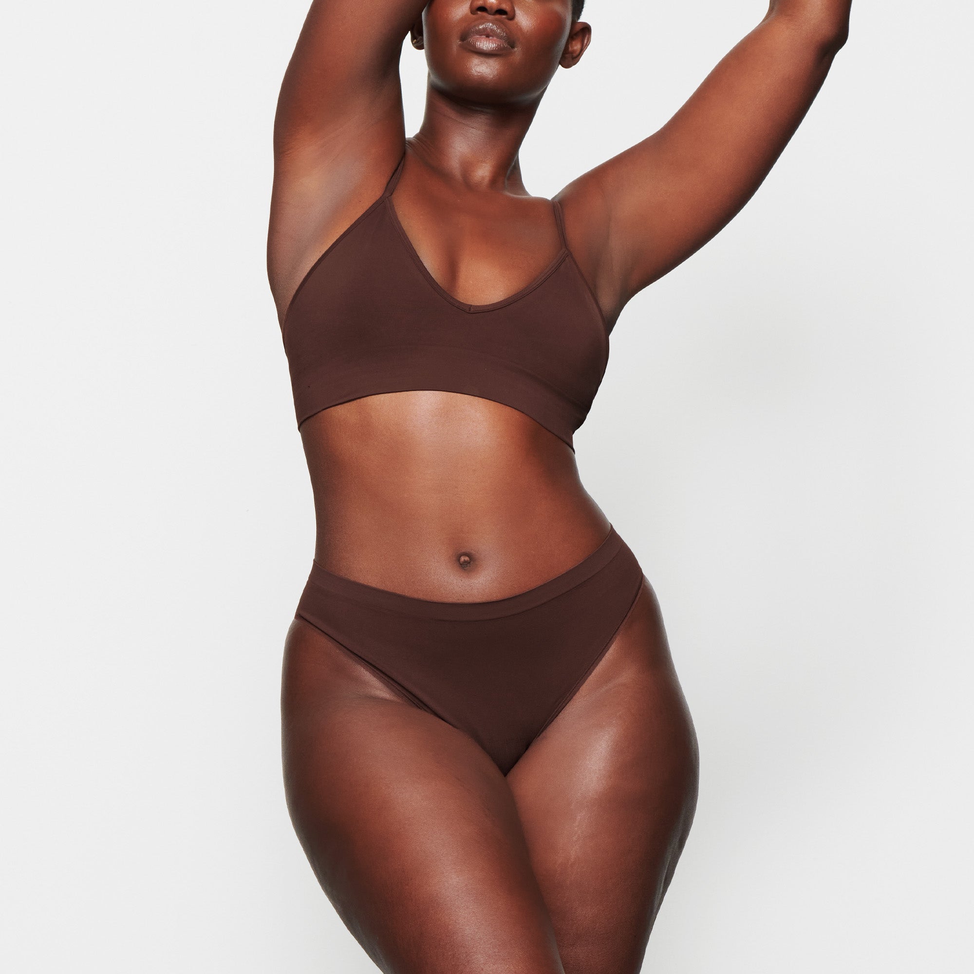 SOFT SMOOTHING SEAMLESS THONG | COCOA - Image 2