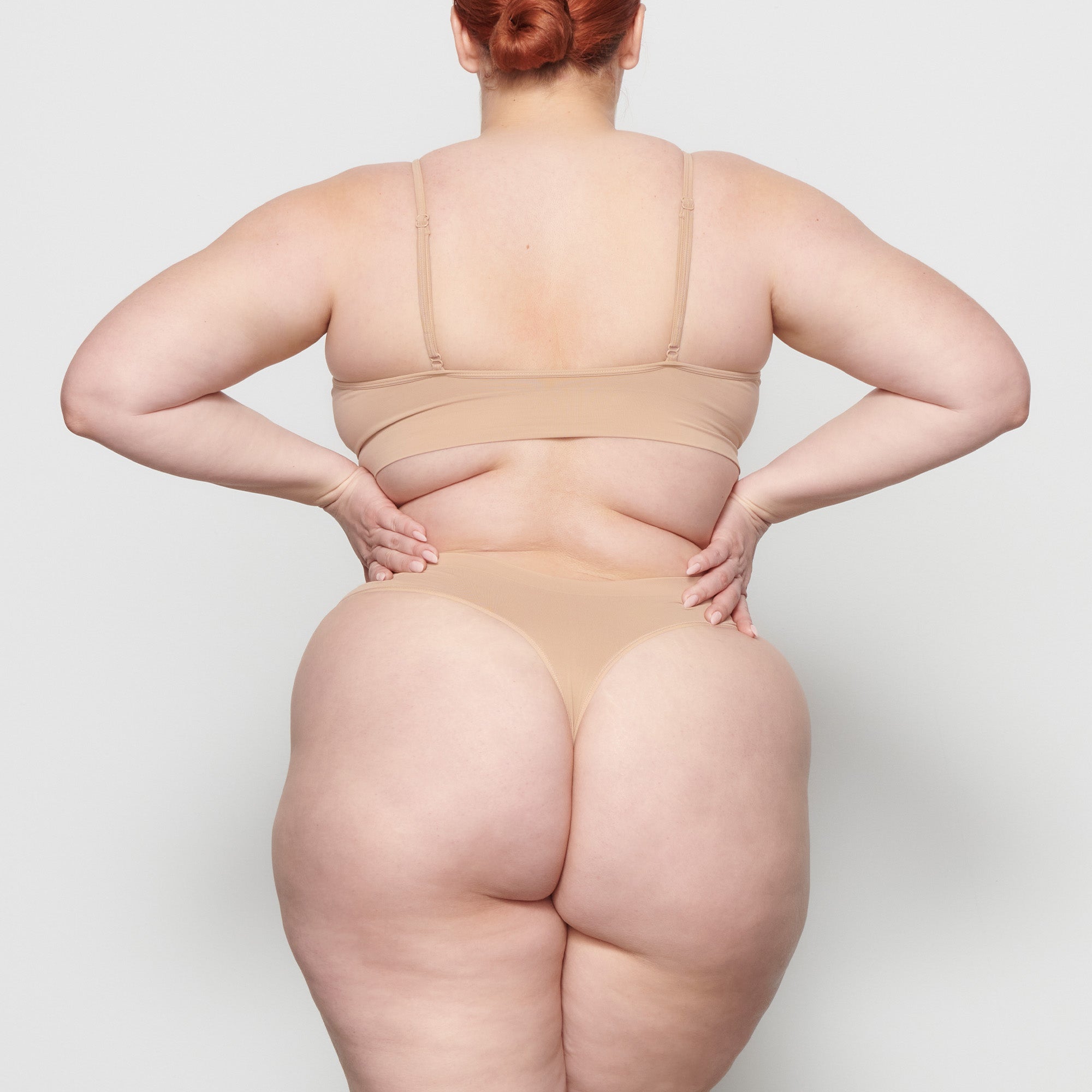 SOFT SMOOTHING SEAMLESS THONG | CLAY - Image 4