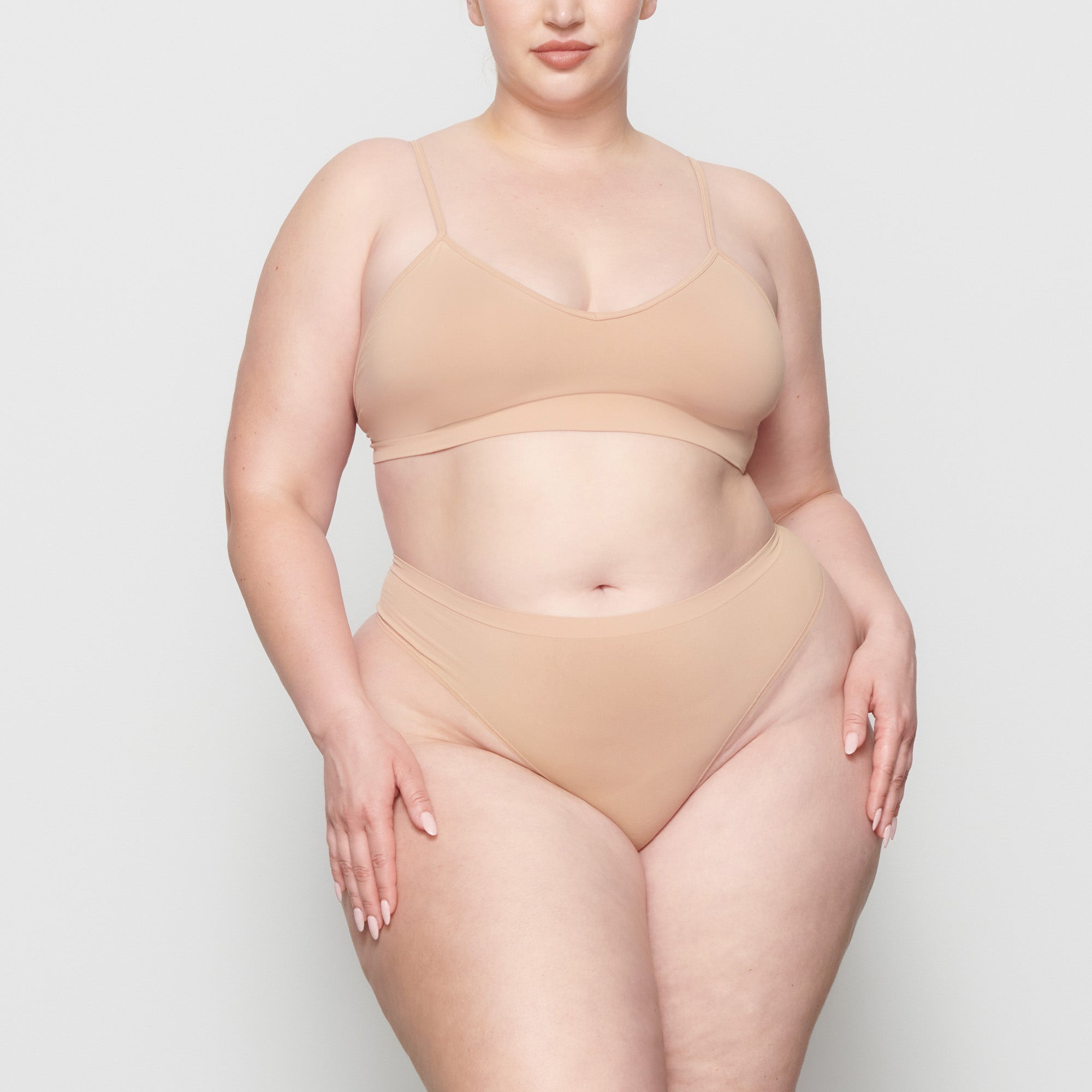 SOFT SMOOTHING SEAMLESS THONG | CLAY - Image 2