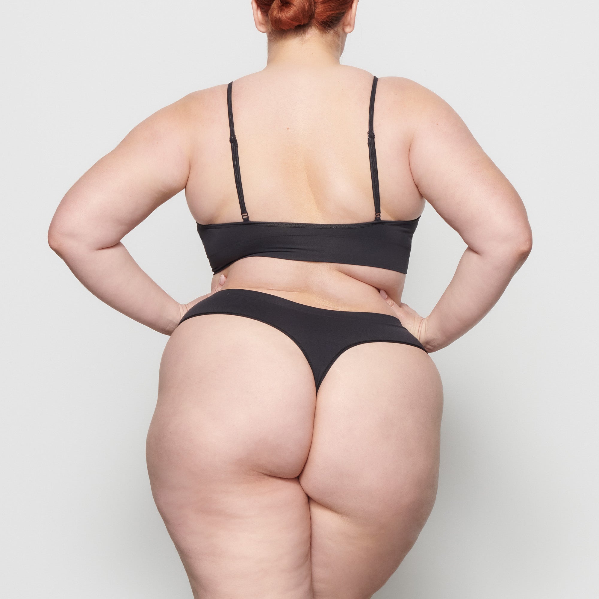 SOFT SMOOTHING SEAMLESS THONG | ONYX - Image 4