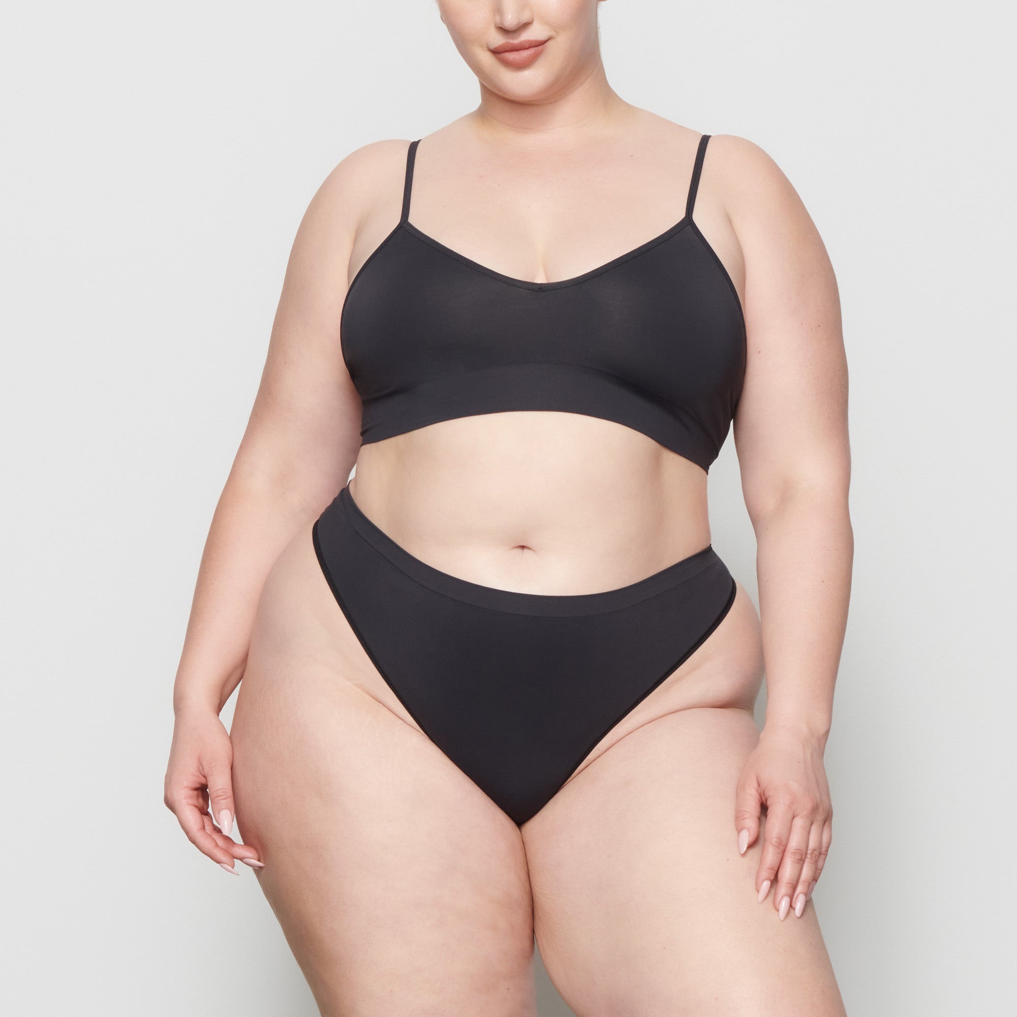 SOFT SMOOTHING SEAMLESS THONG | ONYX - Image 2