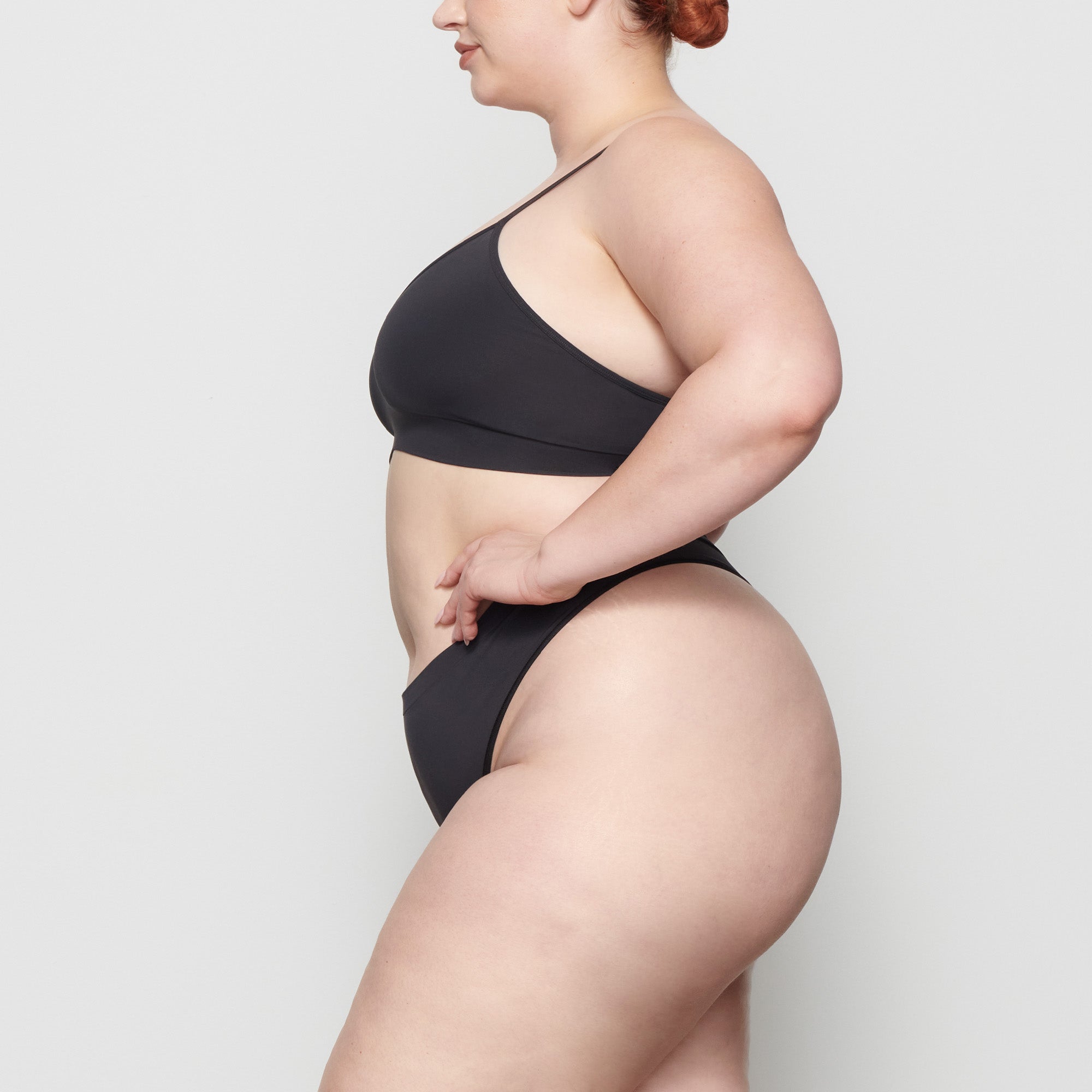 SOFT SMOOTHING SEAMLESS THONG | ONYX - Image 3
