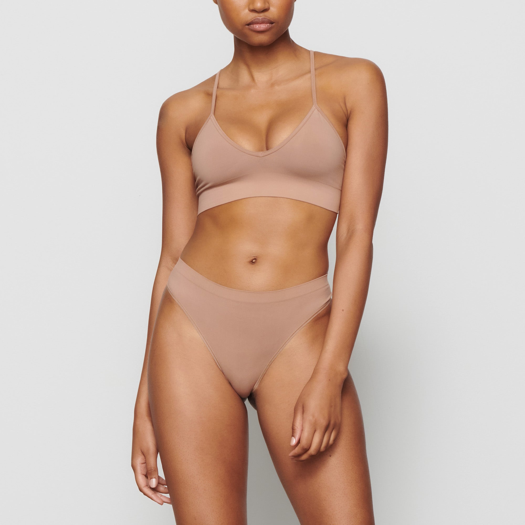 SOFT SMOOTHING SEAMLESS THONG | SIENNA - Image 2