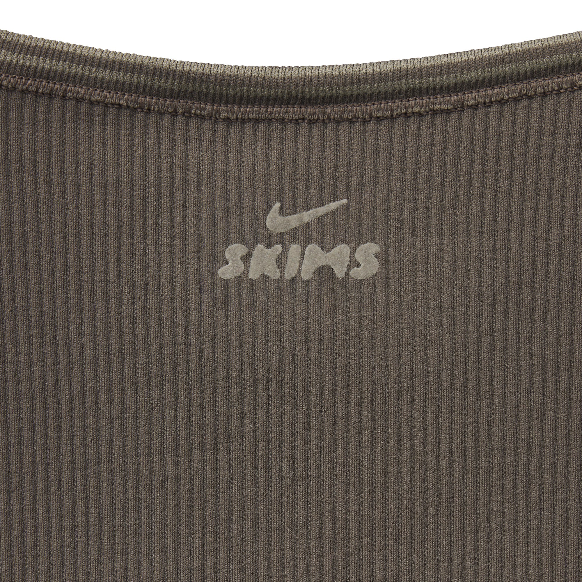 NikeSKIMS RIBBED SEAMLESS BABY T-SHIRT | DUSTY OAKMOSS - Image 8