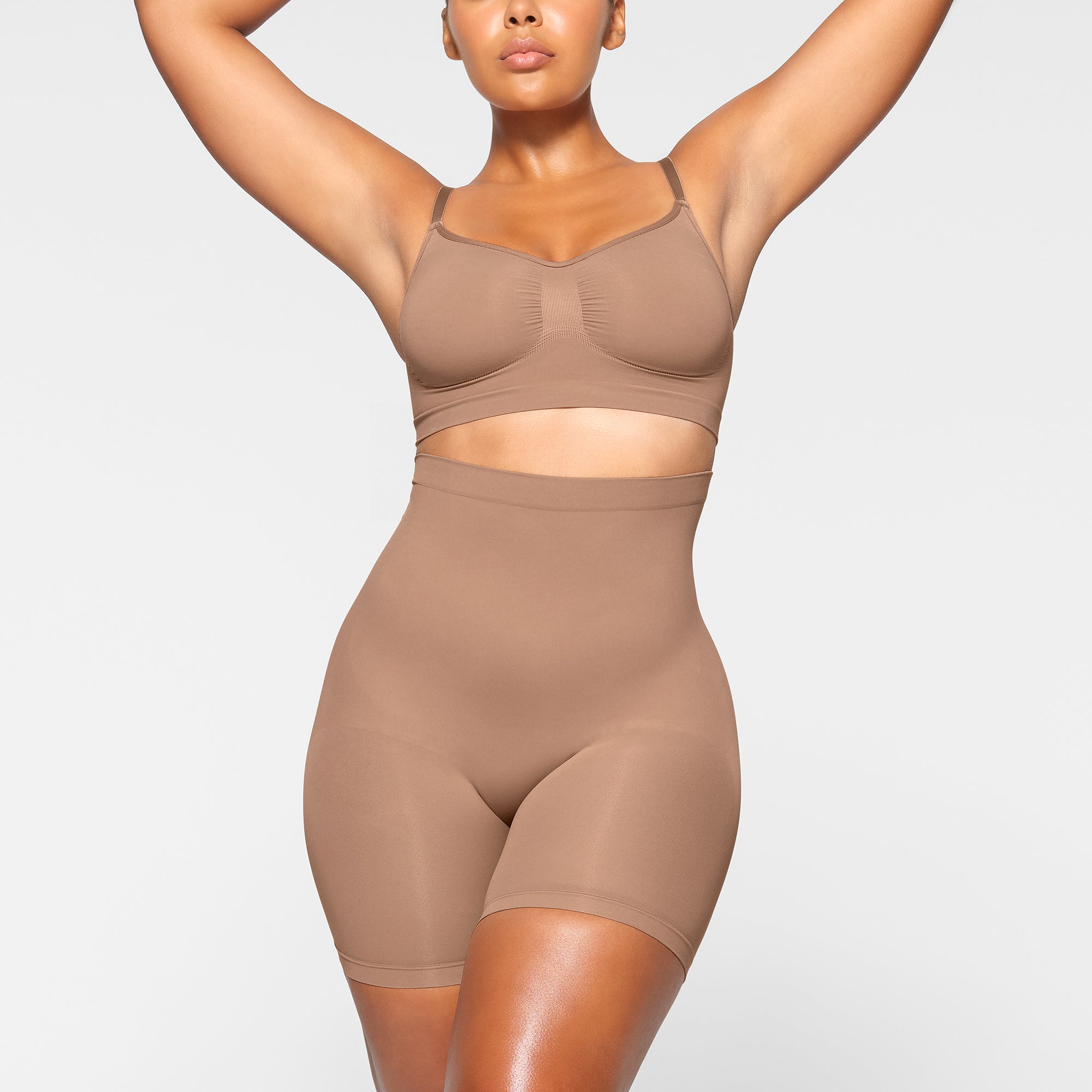 SEAMLESS SCULPT MID THIGH SHORT | SIENNA - Image 2