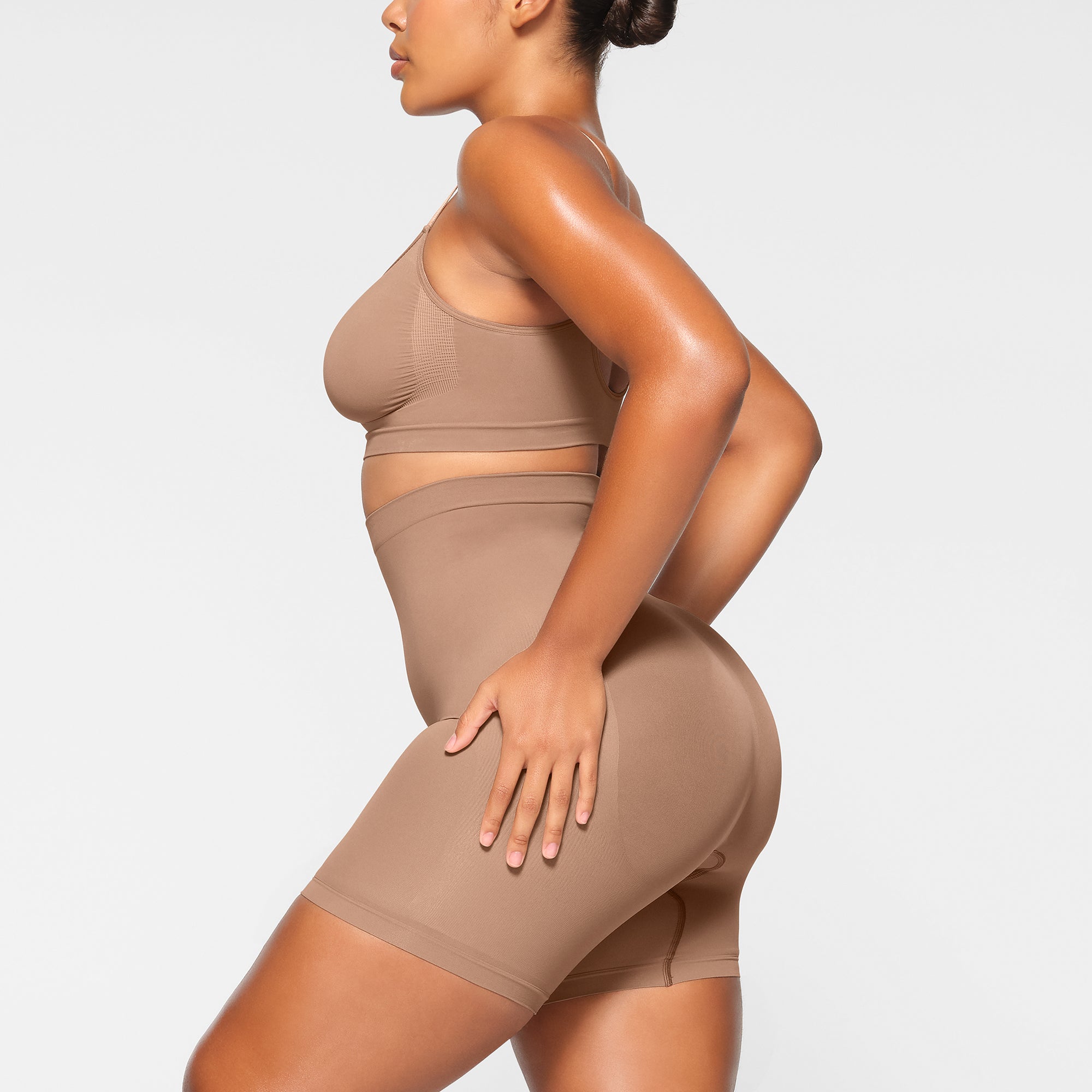 SEAMLESS SCULPT MID THIGH SHORT | SIENNA - Image 3