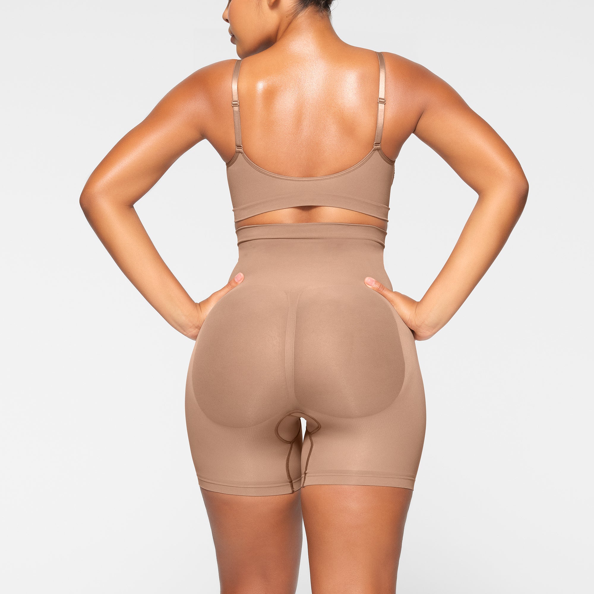 SEAMLESS SCULPT MID THIGH SHORT | SIENNA - Image 4