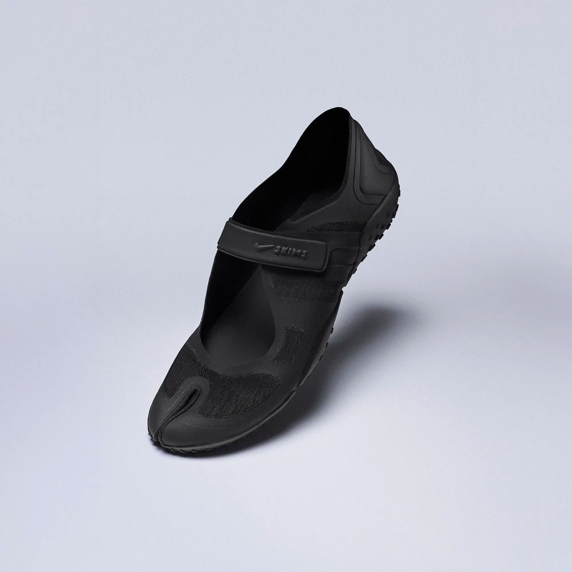 NikeSKIMS FOOTWEAR RIFT MESH | BLACK - Image 6