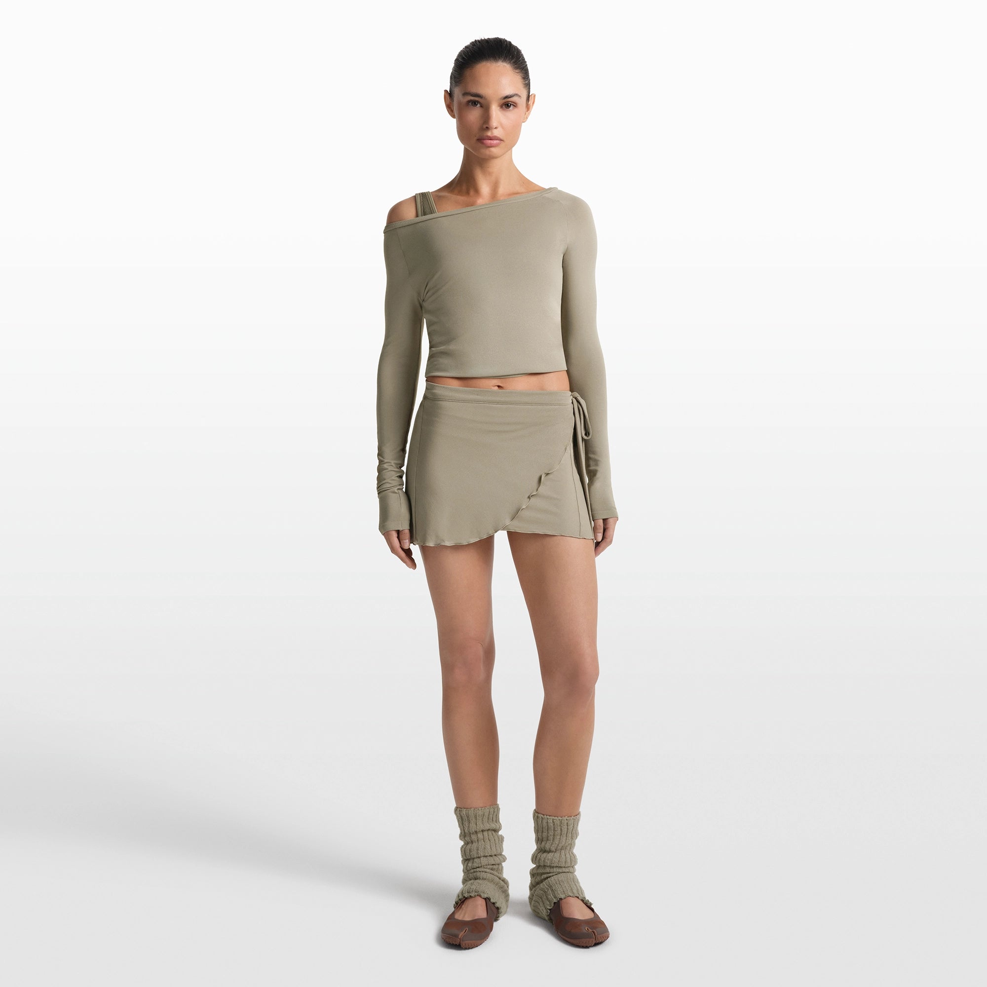 NikeSKIMS STRETCH KNIT WRAP SKIRT | DUNE - Image 2