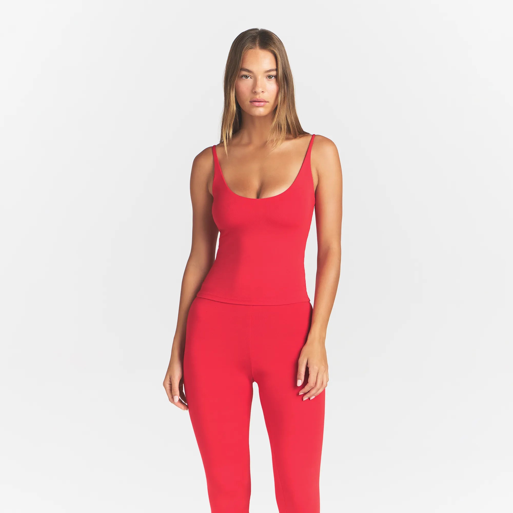 SMOOTH LAYERS SCOOP NECK CAMI | CARMINE - Image 3