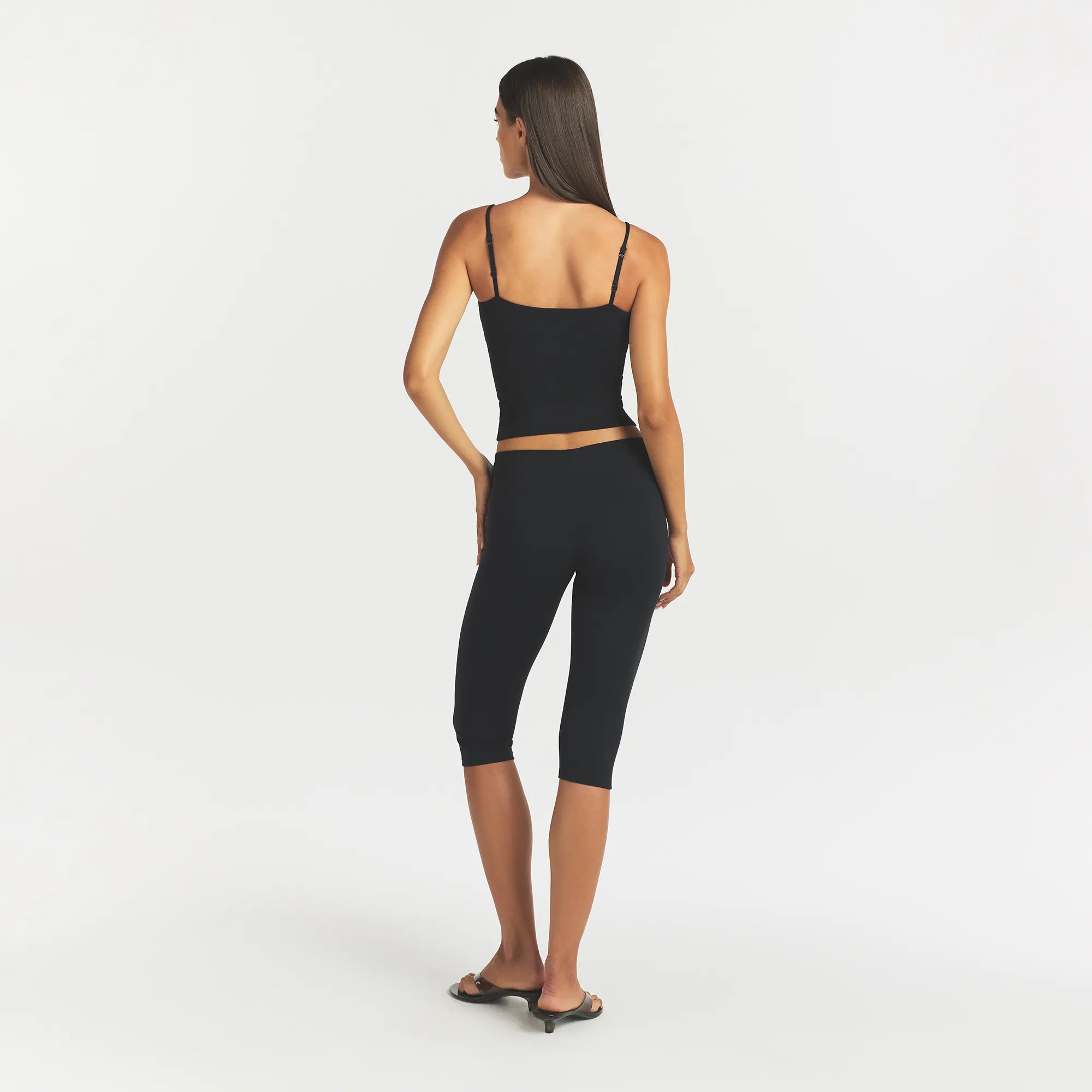 SMOOTH LAYERS SCOOP NECK CAMI | OBSIDIAN - Image 4