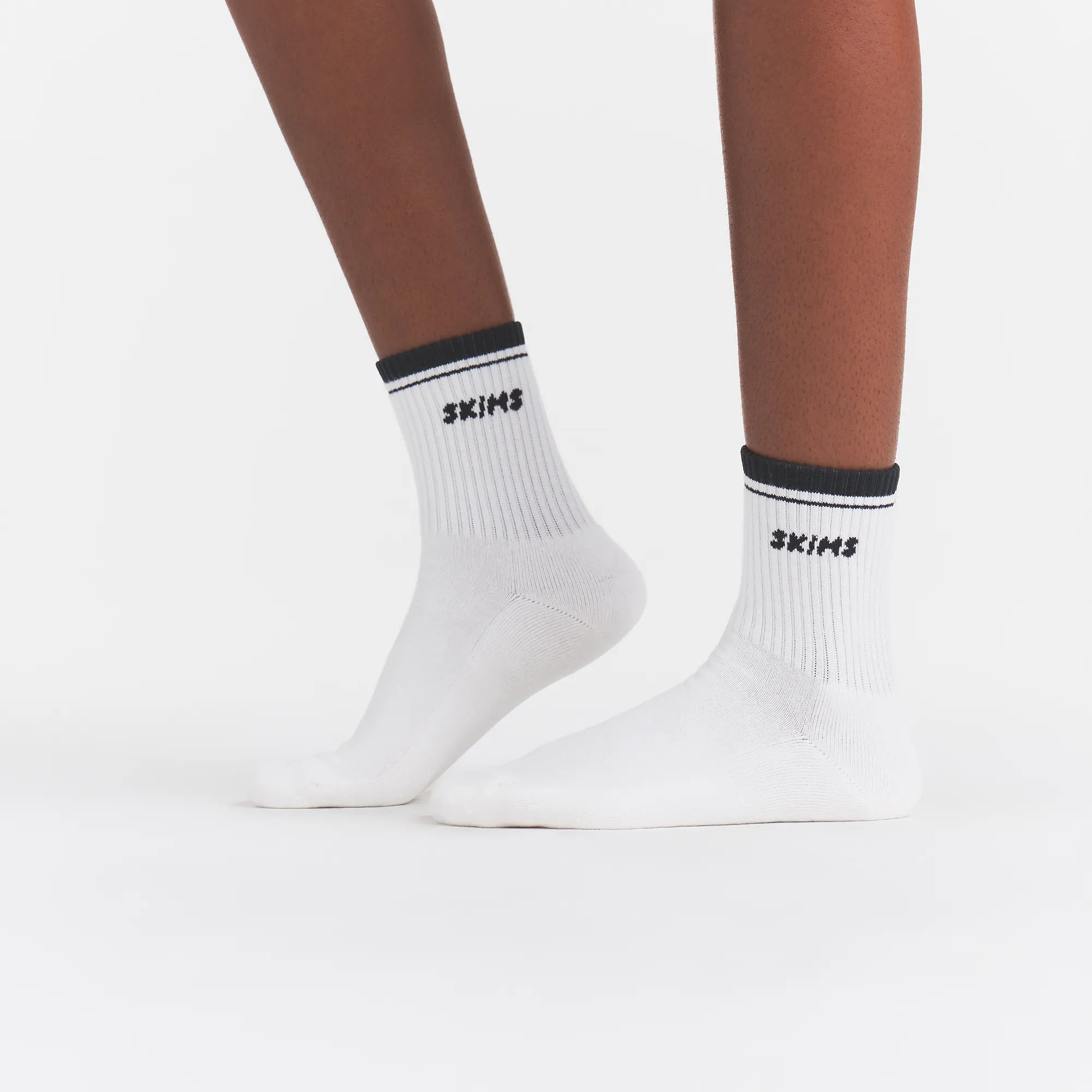 SKIMS SOCKS RIBBED QUARTER CREW LOGO SOCK | SNOW AND ONYX - Image 2
