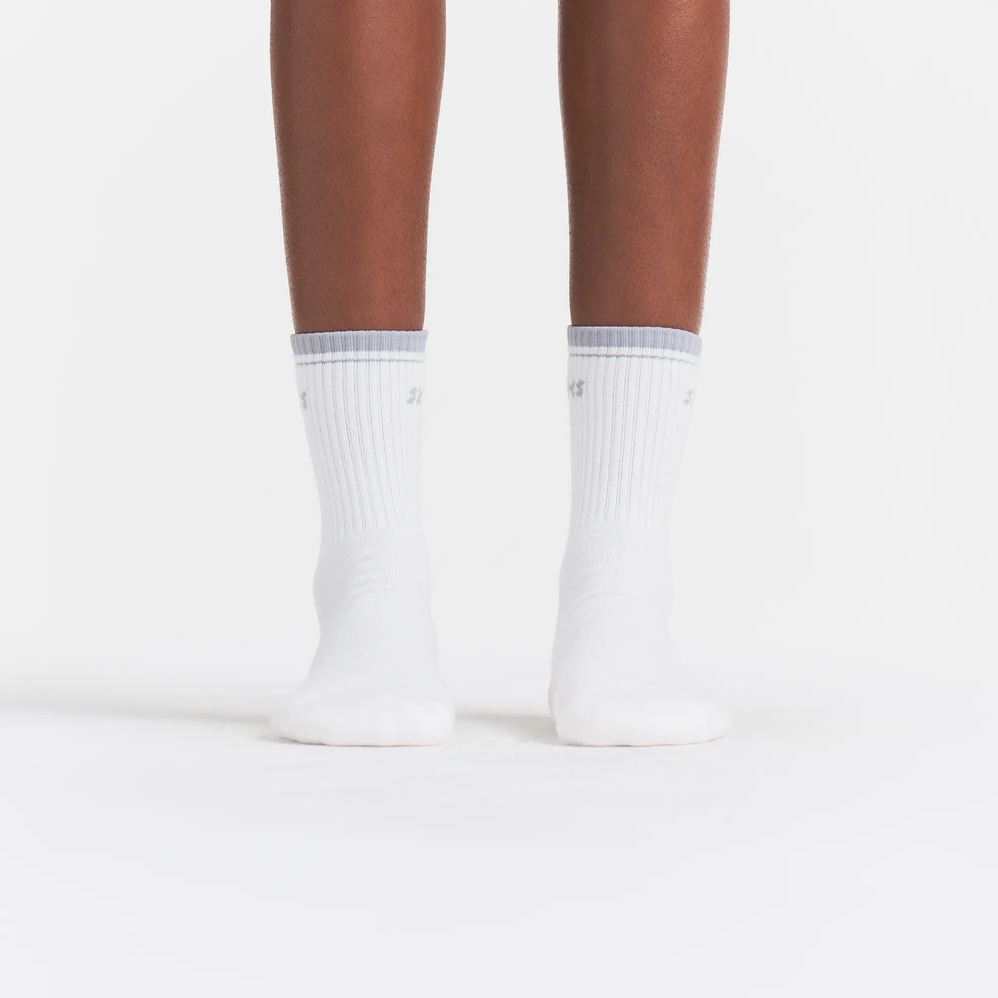 SKIMS SOCKS RIBBED QUARTER CREW LOGO SOCK | SNOW AND LIGHT HEATHER GREY - Image 3