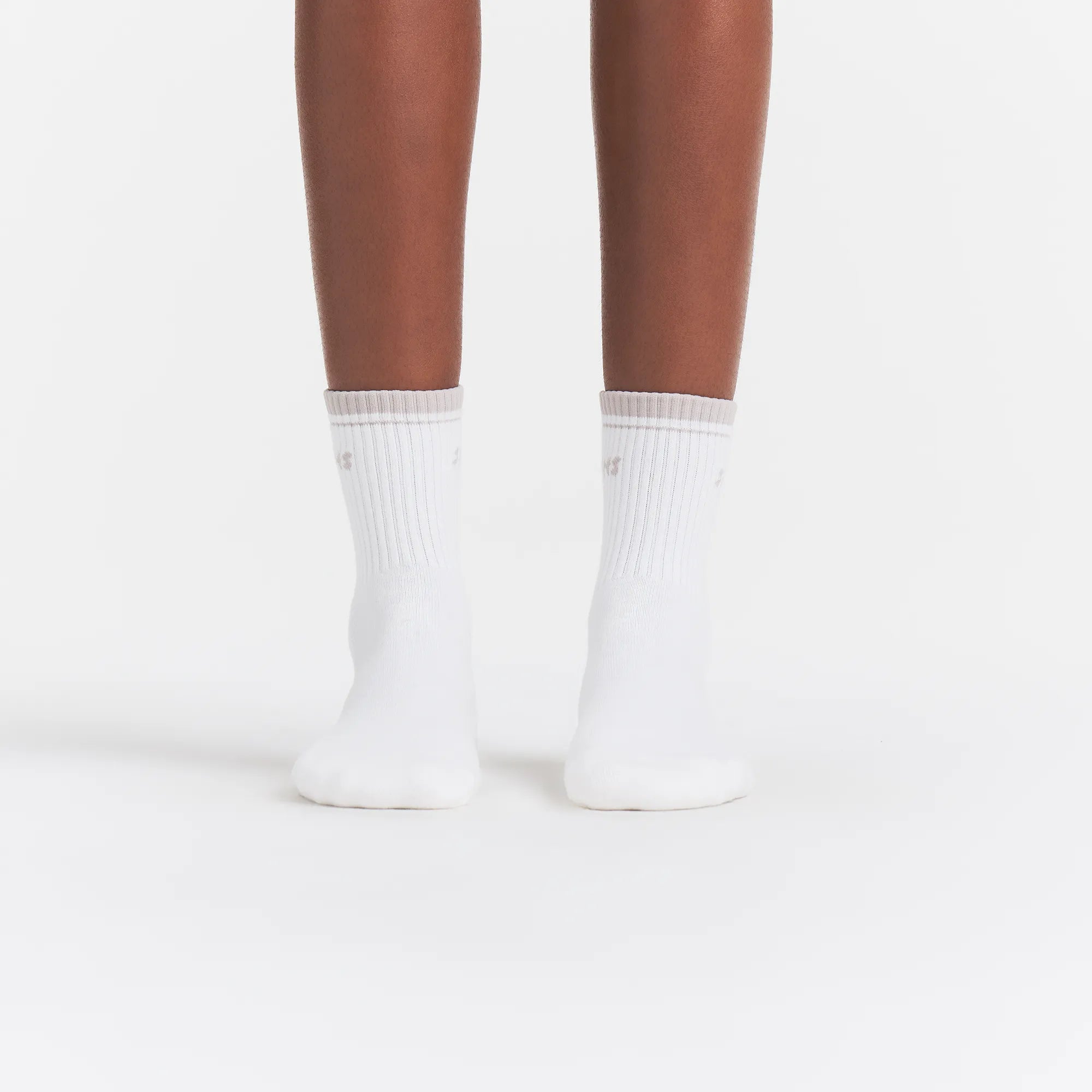 SKIMS SOCKS RIBBED QUARTER CREW LOGO SOCK | SNOW AND STONE - Image 3