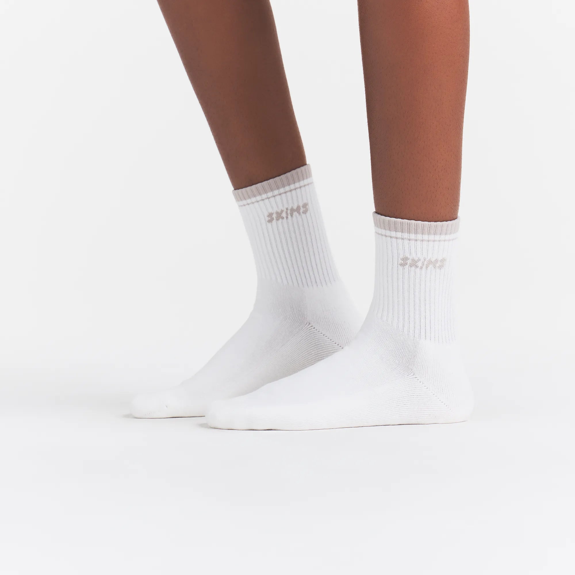 SKIMS SOCKS RIBBED QUARTER CREW LOGO SOCK | SNOW AND STONE - Image 2