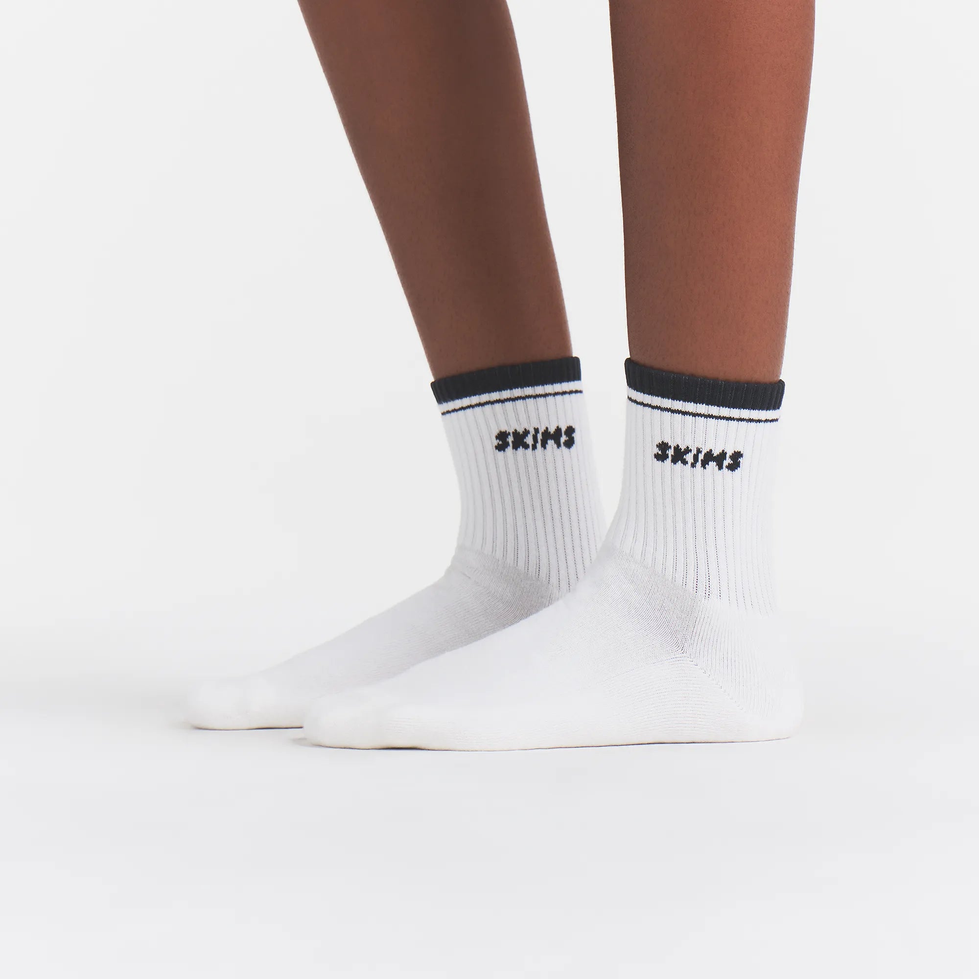 SKIMS SOCKS RIBBED QUARTER CREW LOGO SOCK 3-PACK | STONE MULTI - Image 4