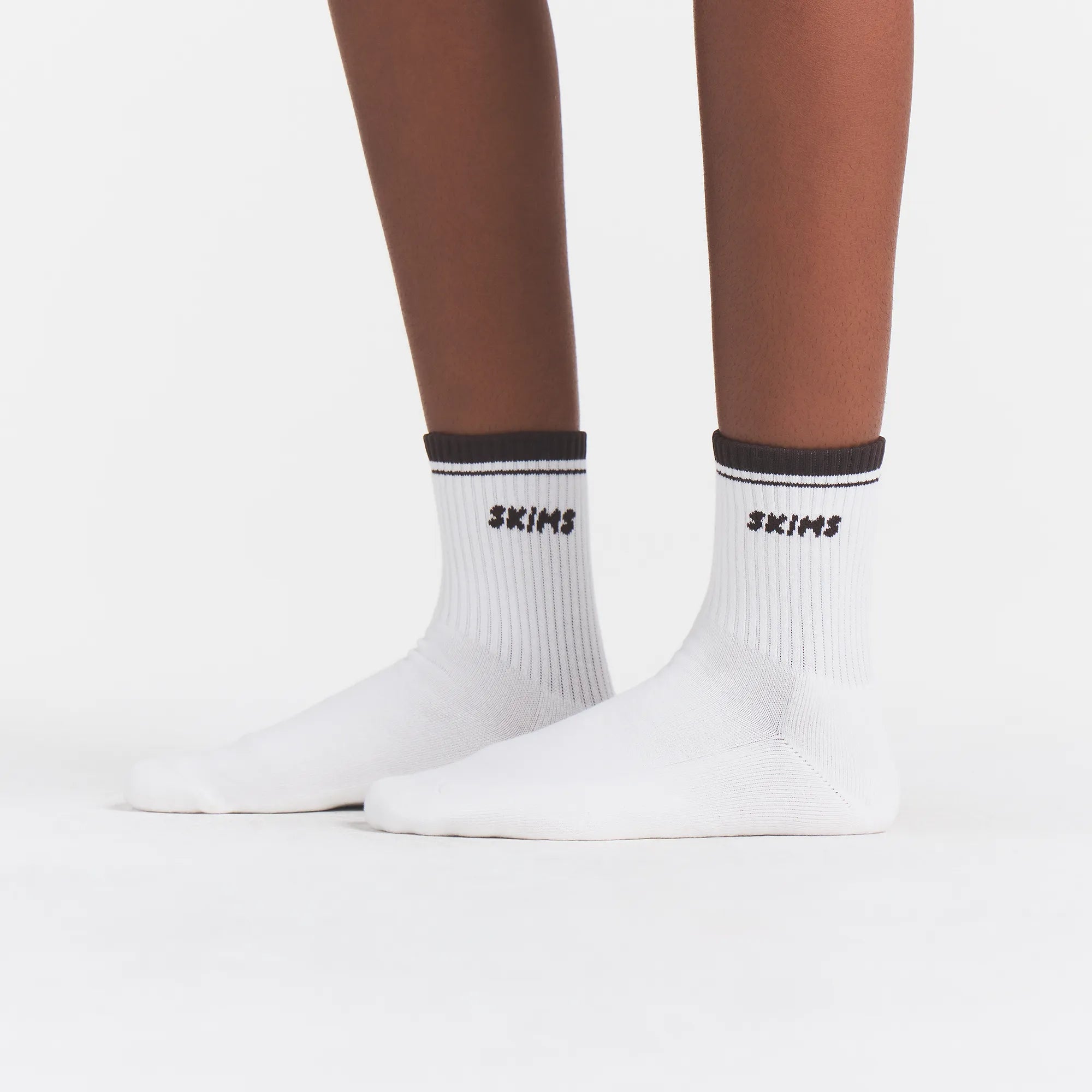 SKIMS SOCKS RIBBED QUARTER CREW LOGO SOCK 3-PACK | STONE MULTI - Image 2