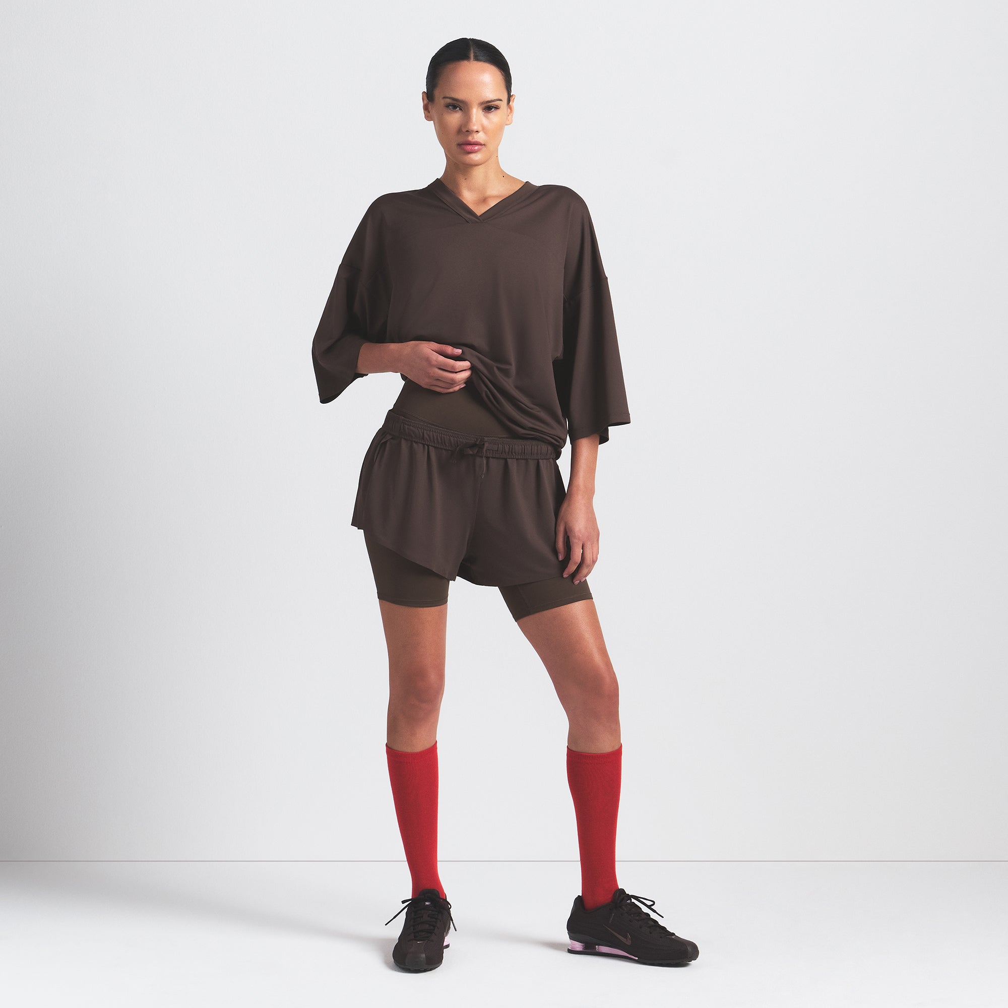 NikeSKIMS AIRY V-NECK OVERSIZED TOP | DARK SEPIA - Image 5