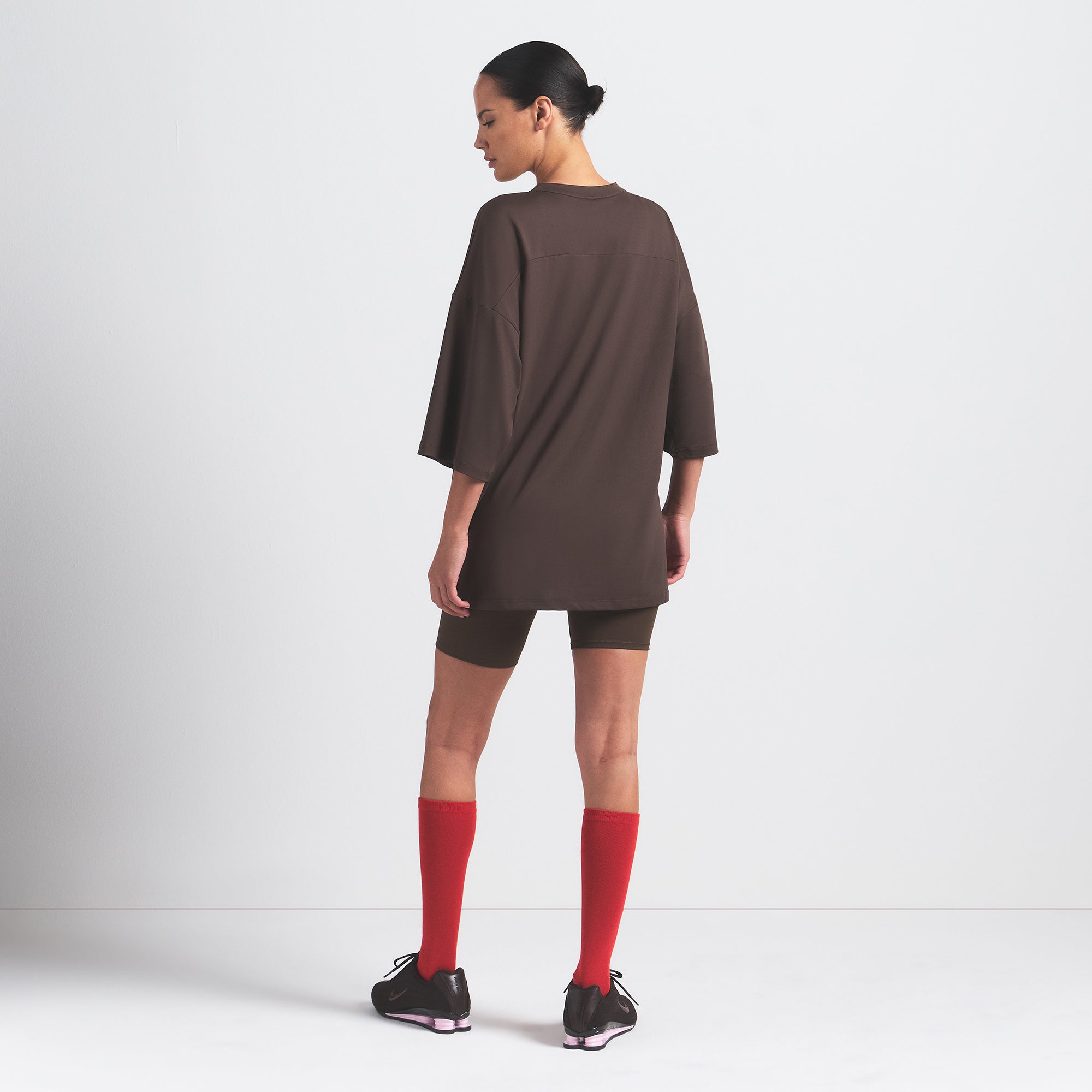 NikeSKIMS AIRY V-NECK OVERSIZED TOP | DARK SEPIA - Image 4