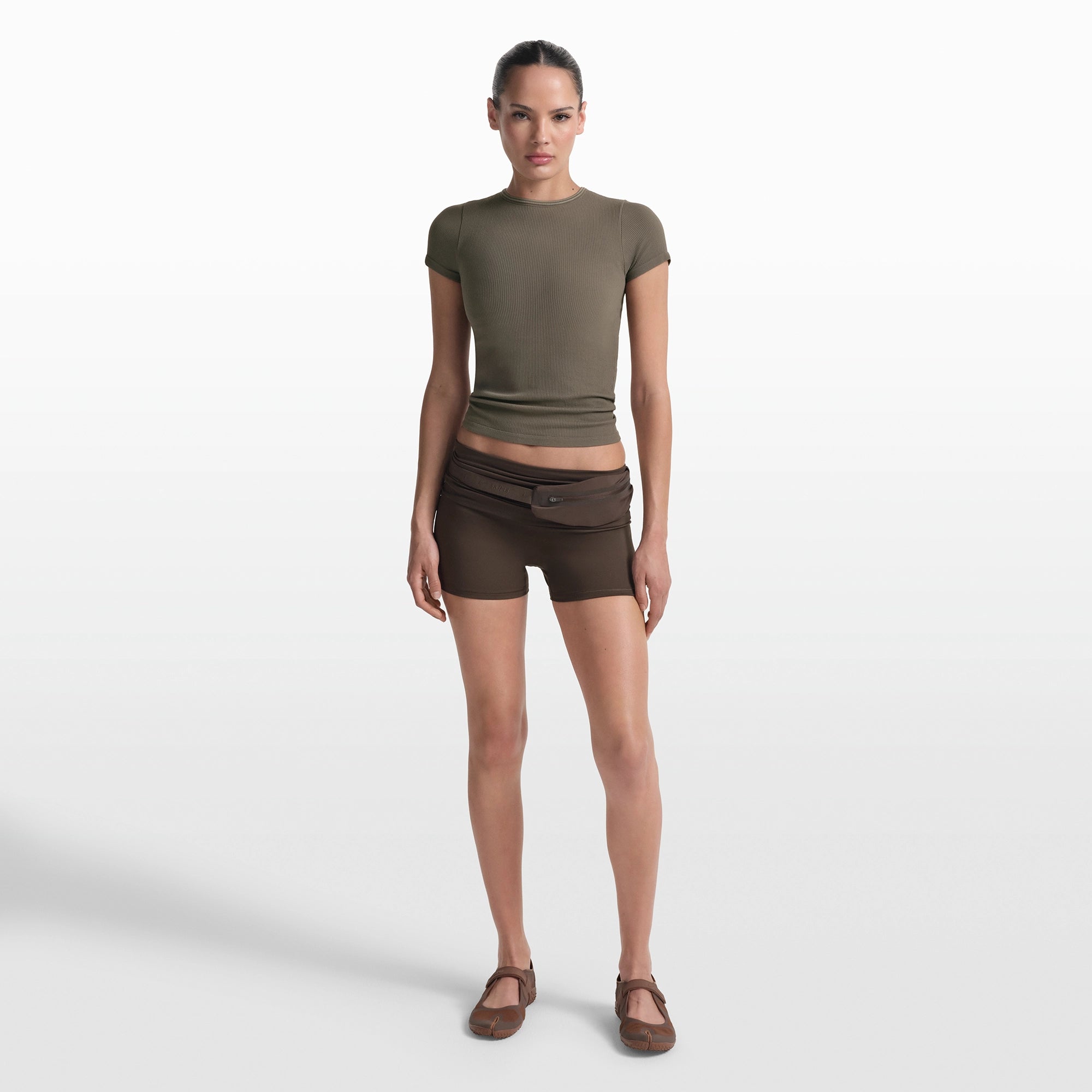 NikeSKIMS RIBBED SEAMLESS BABY T-SHIRT | DUSTY OAKMOSS - Image 2