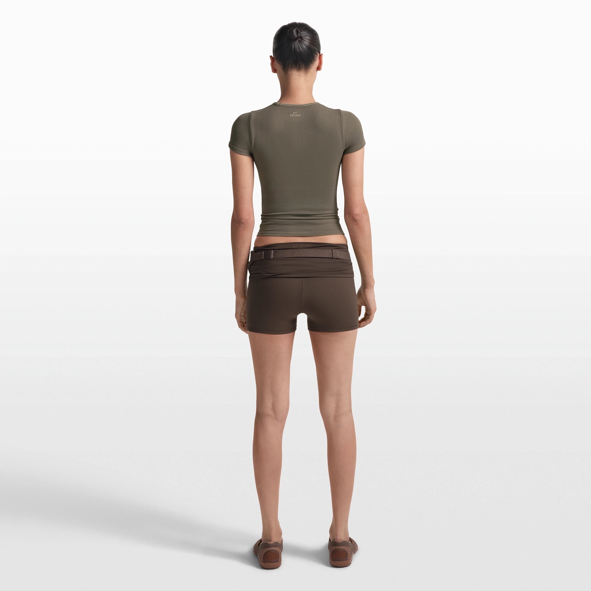 NikeSKIMS RIBBED SEAMLESS BABY T-SHIRT | DUSTY OAKMOSS - Image 7