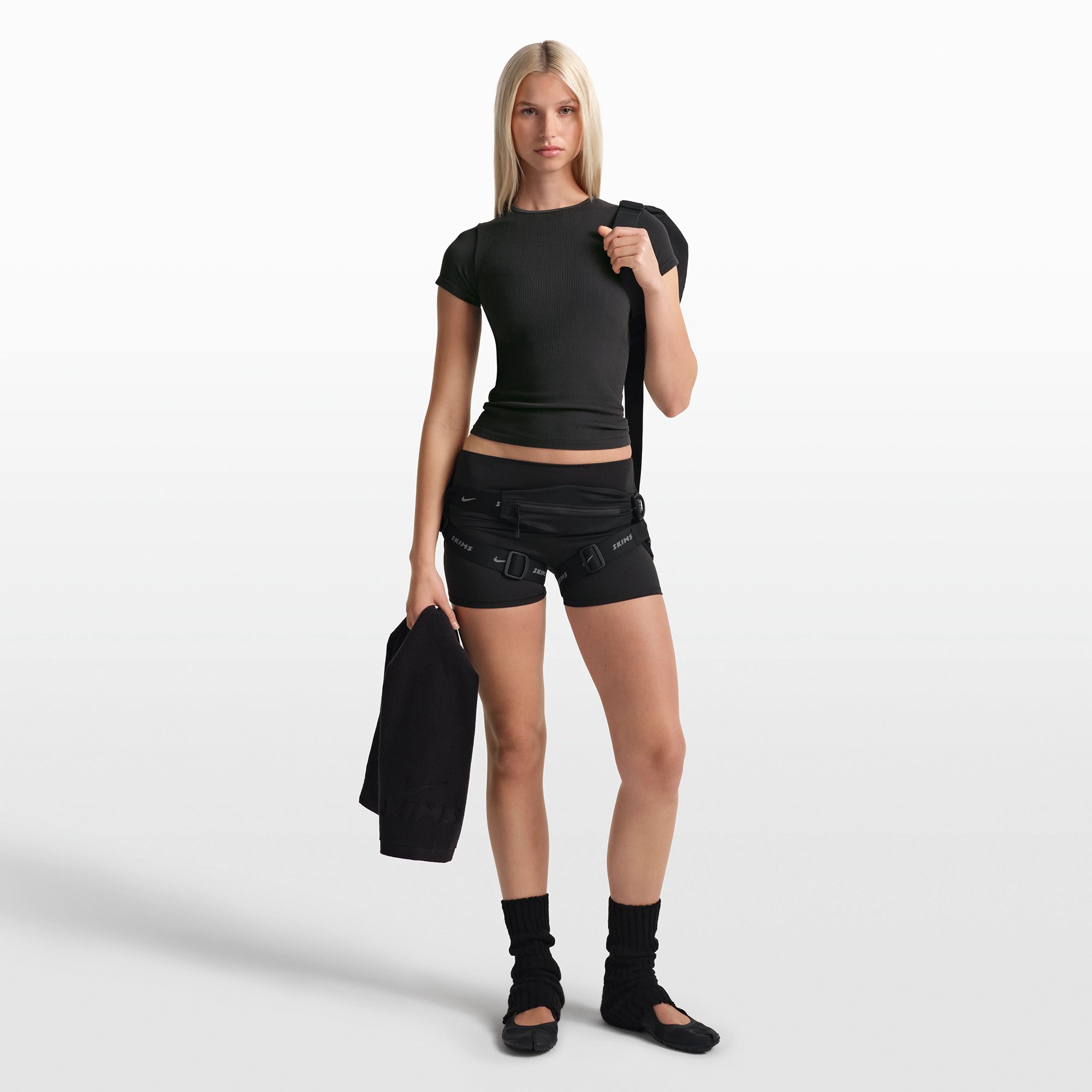 NikeSKIMS RIBBED SEAMLESS BABY T-SHIRT | OBSIDIAN - Image 2