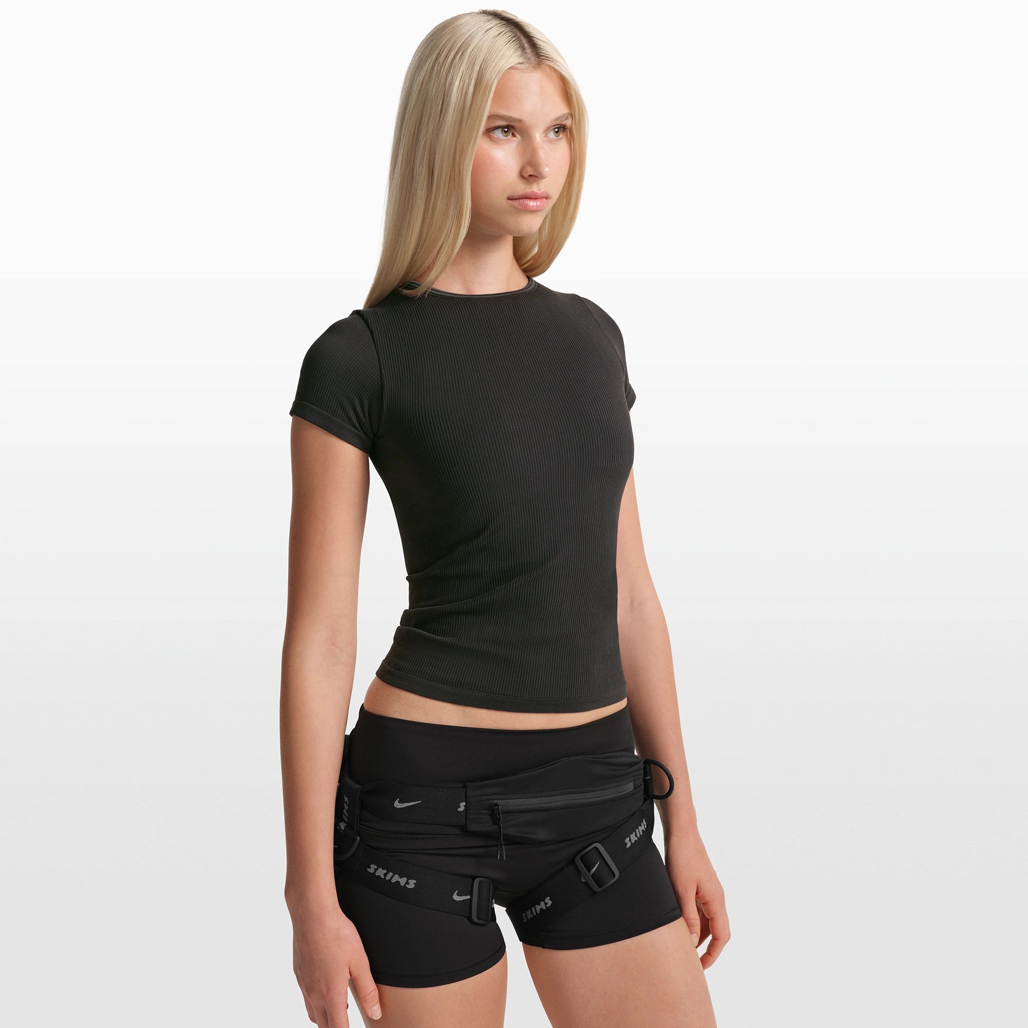 NikeSKIMS RIBBED SEAMLESS BABY T-SHIRT | OBSIDIAN - Image 5
