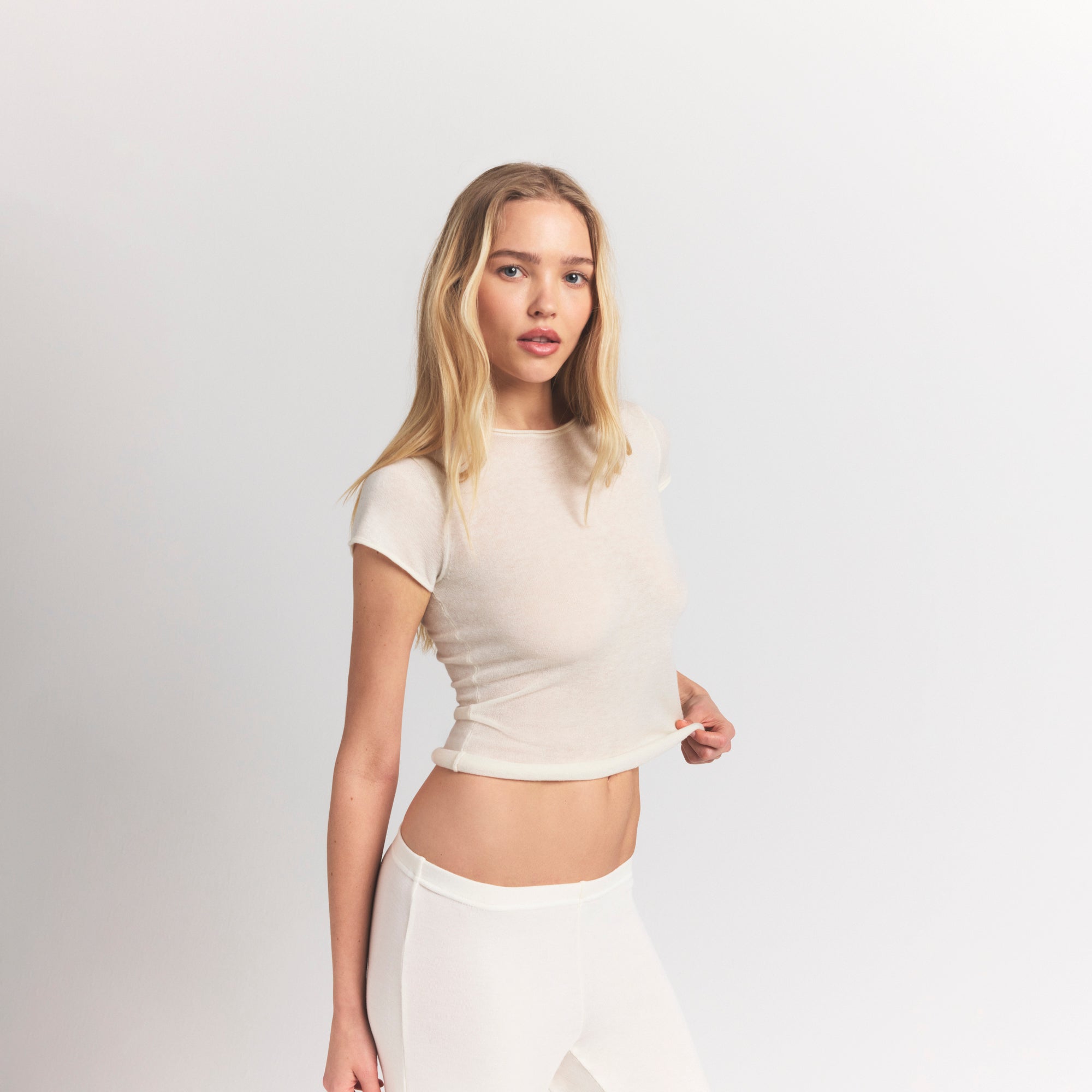 FEATHERWEIGHT CASHMERE TEE | EGRET - Image 4